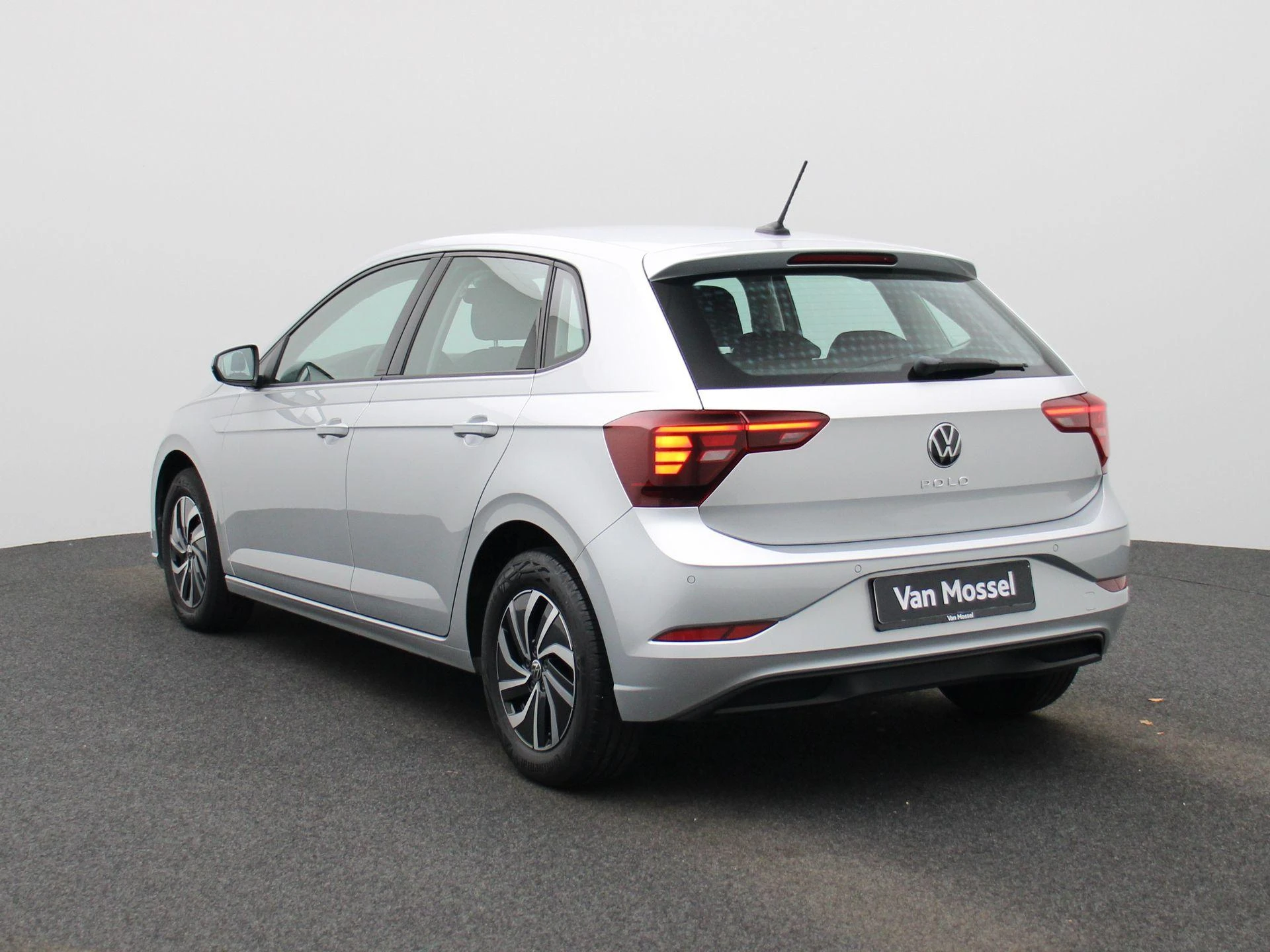 Volkswagen-Polo-image-1