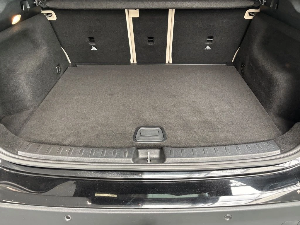 Mercedes-Benz-GLA 200 d-image-13
