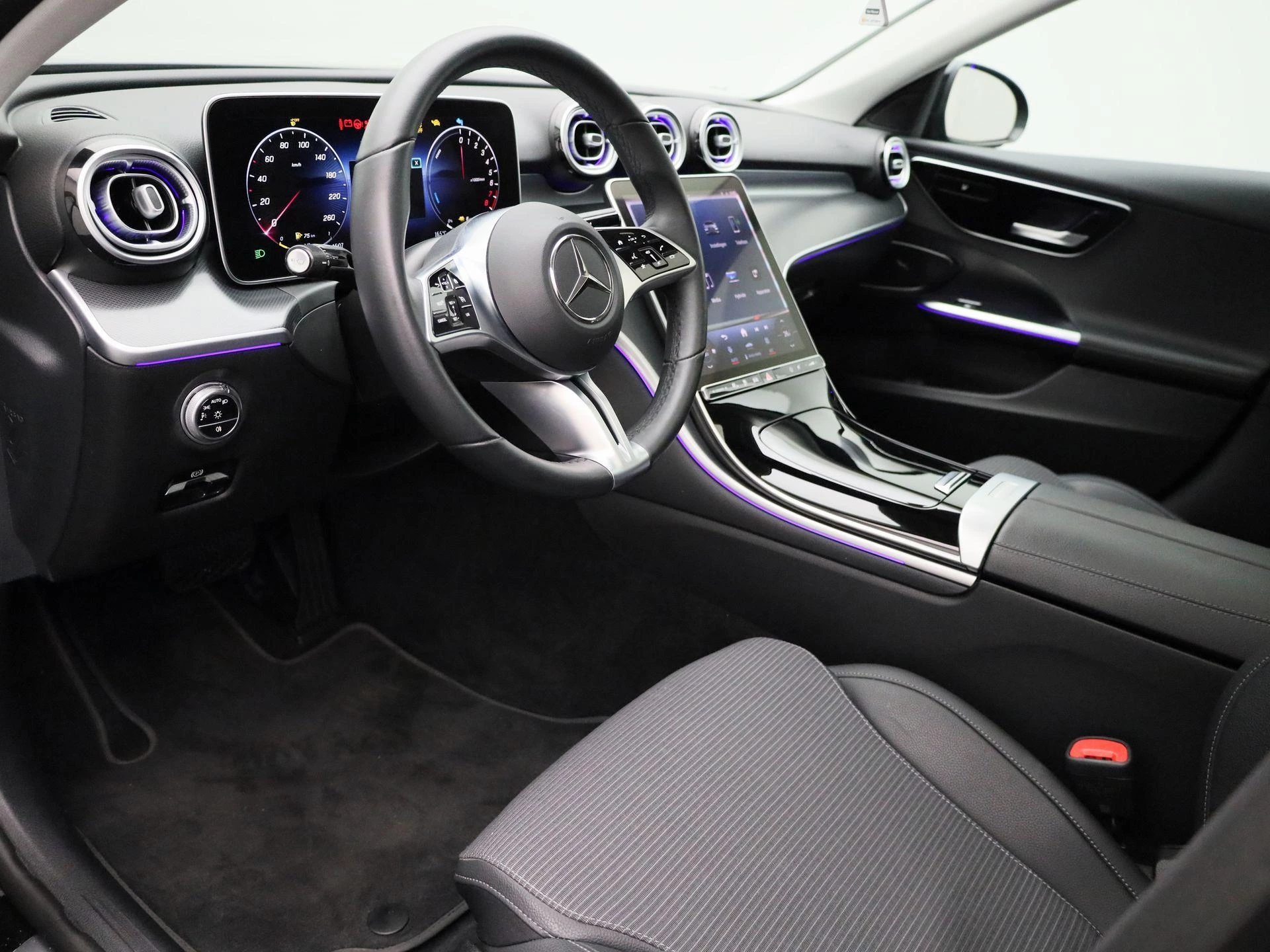 Mercedes-Benz-C-Klasse-image-26