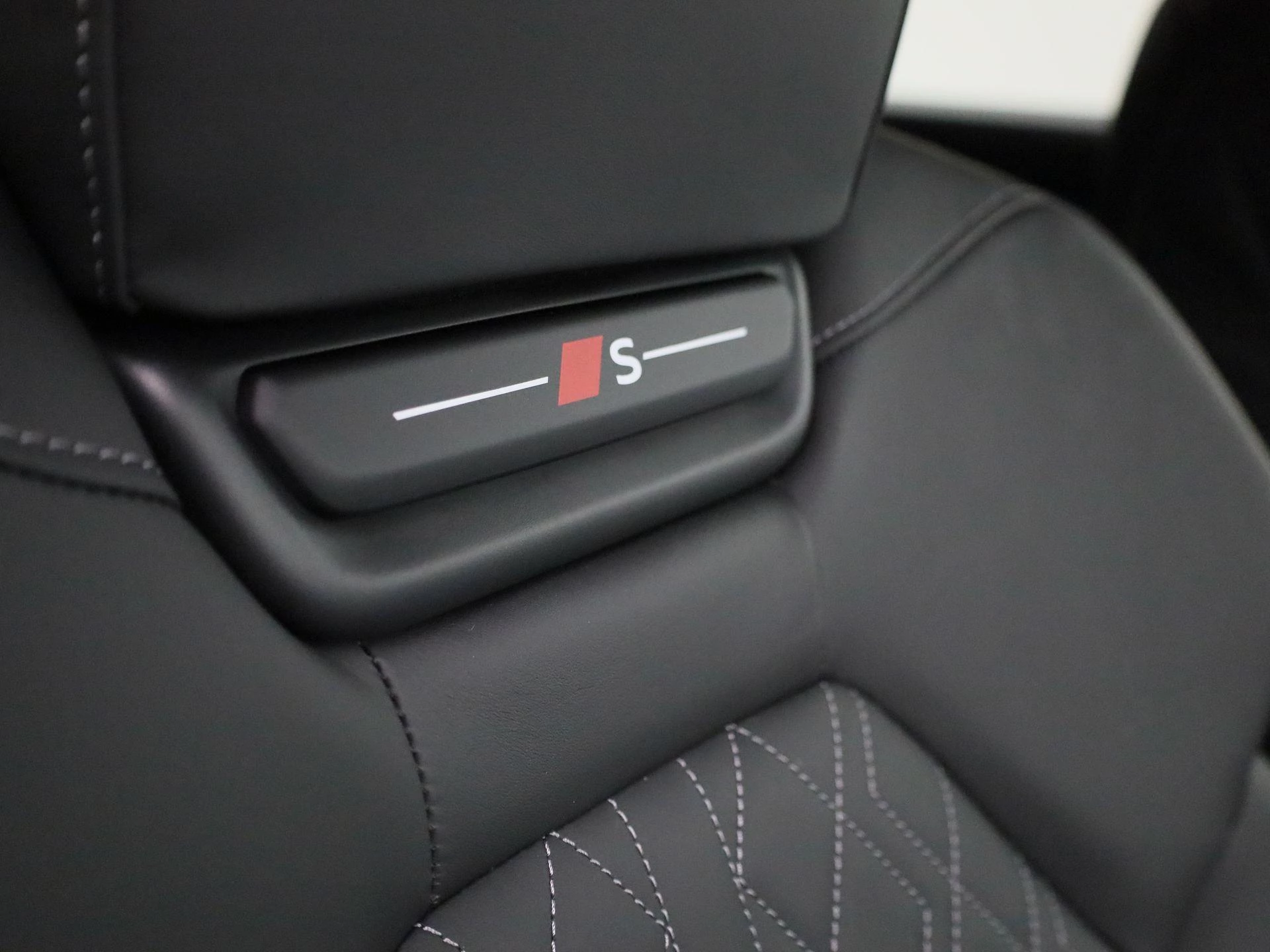 Audi-Q6 e-tron-image-49