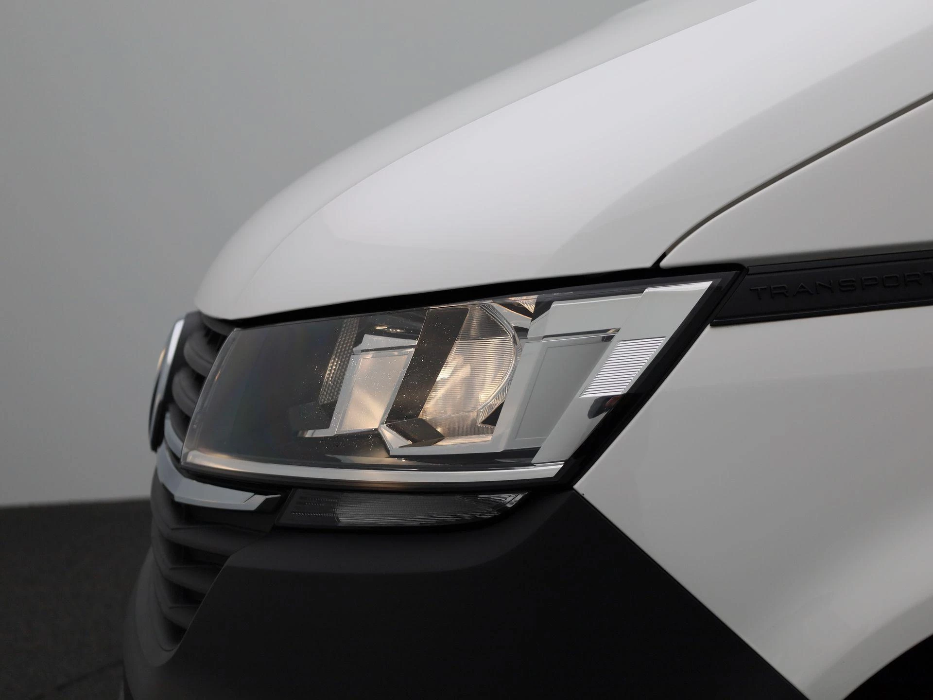Volkswagen-Transporter-image-18