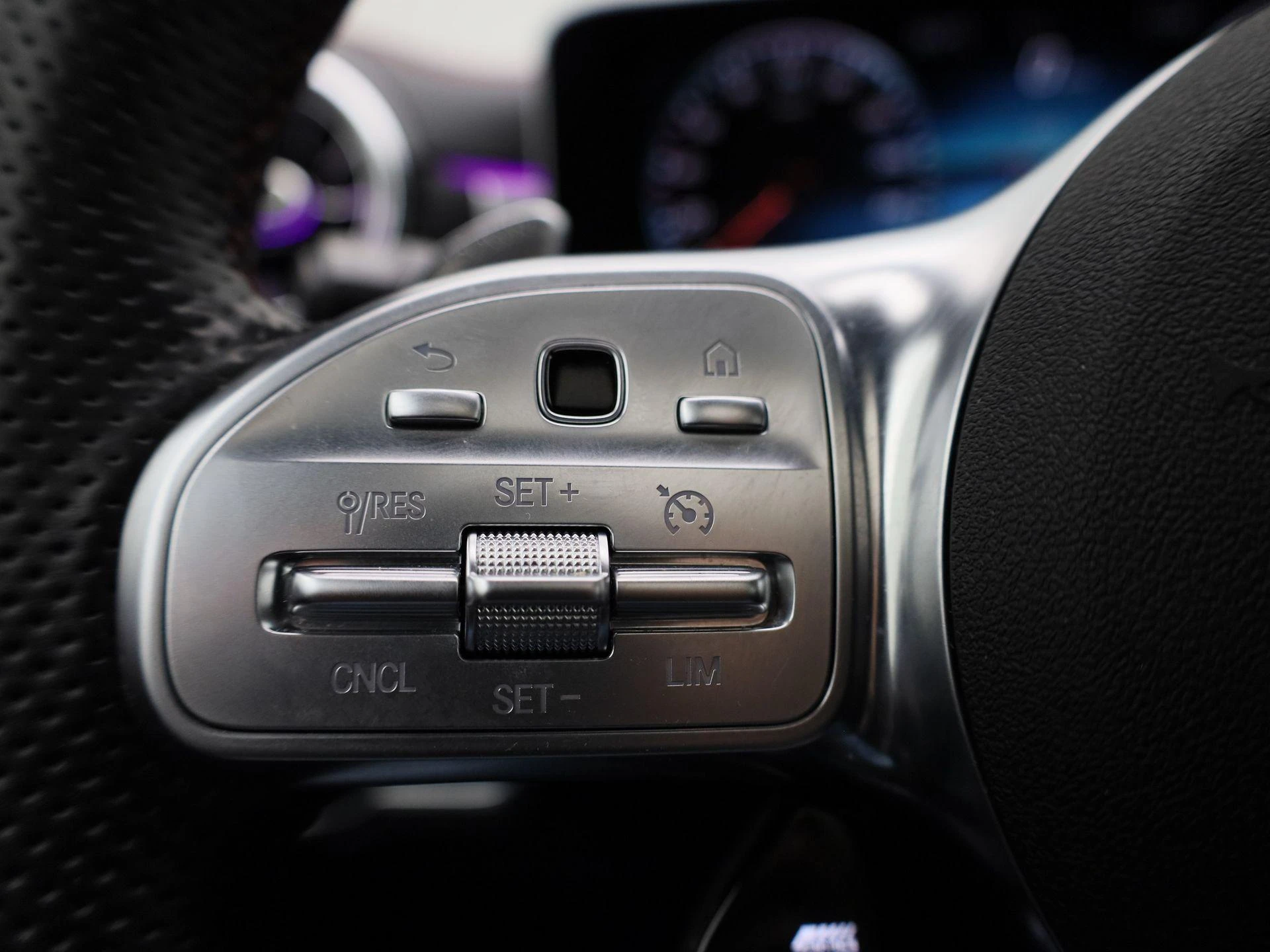 Mercedes-Benz-CLA-image-18