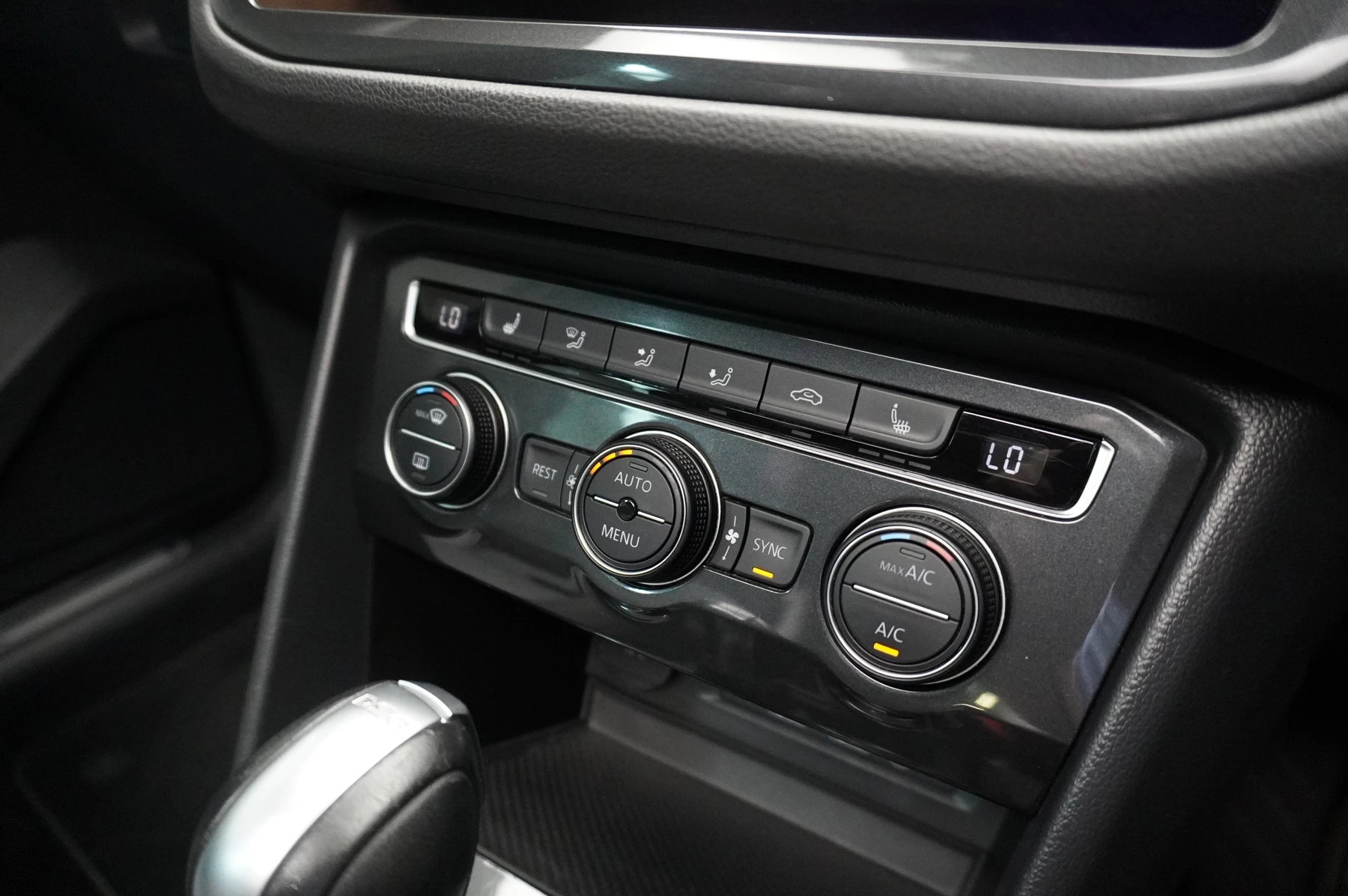 Volkswagen-Tiguan-image-30