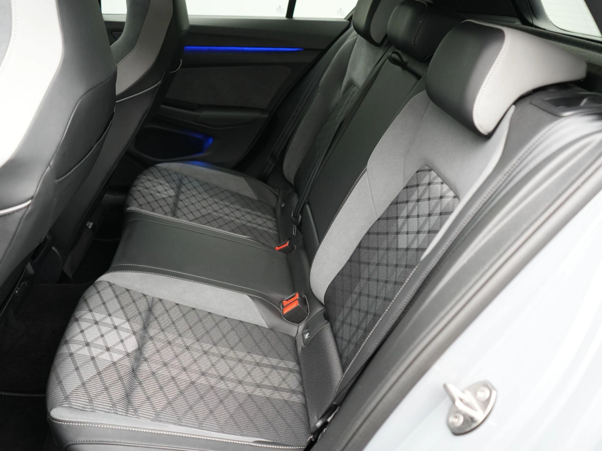 Volkswagen-Golf-image-9