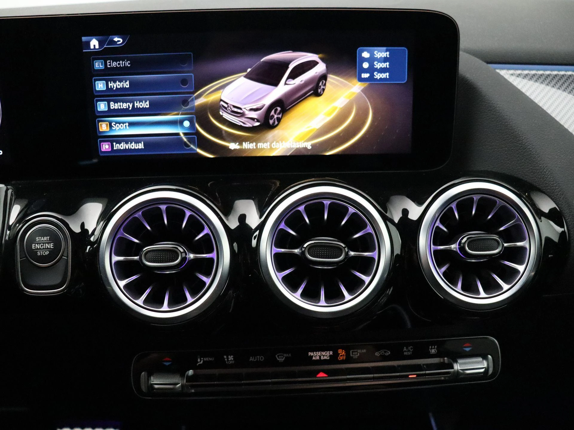 Mercedes-Benz-GLA-image-17