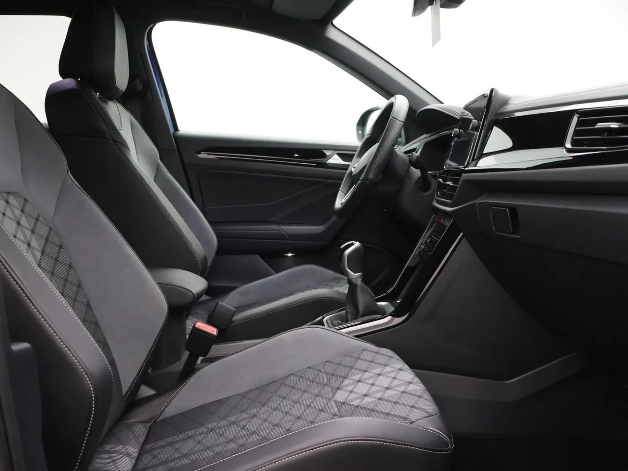 Volkswagen-T-Roc-image-3