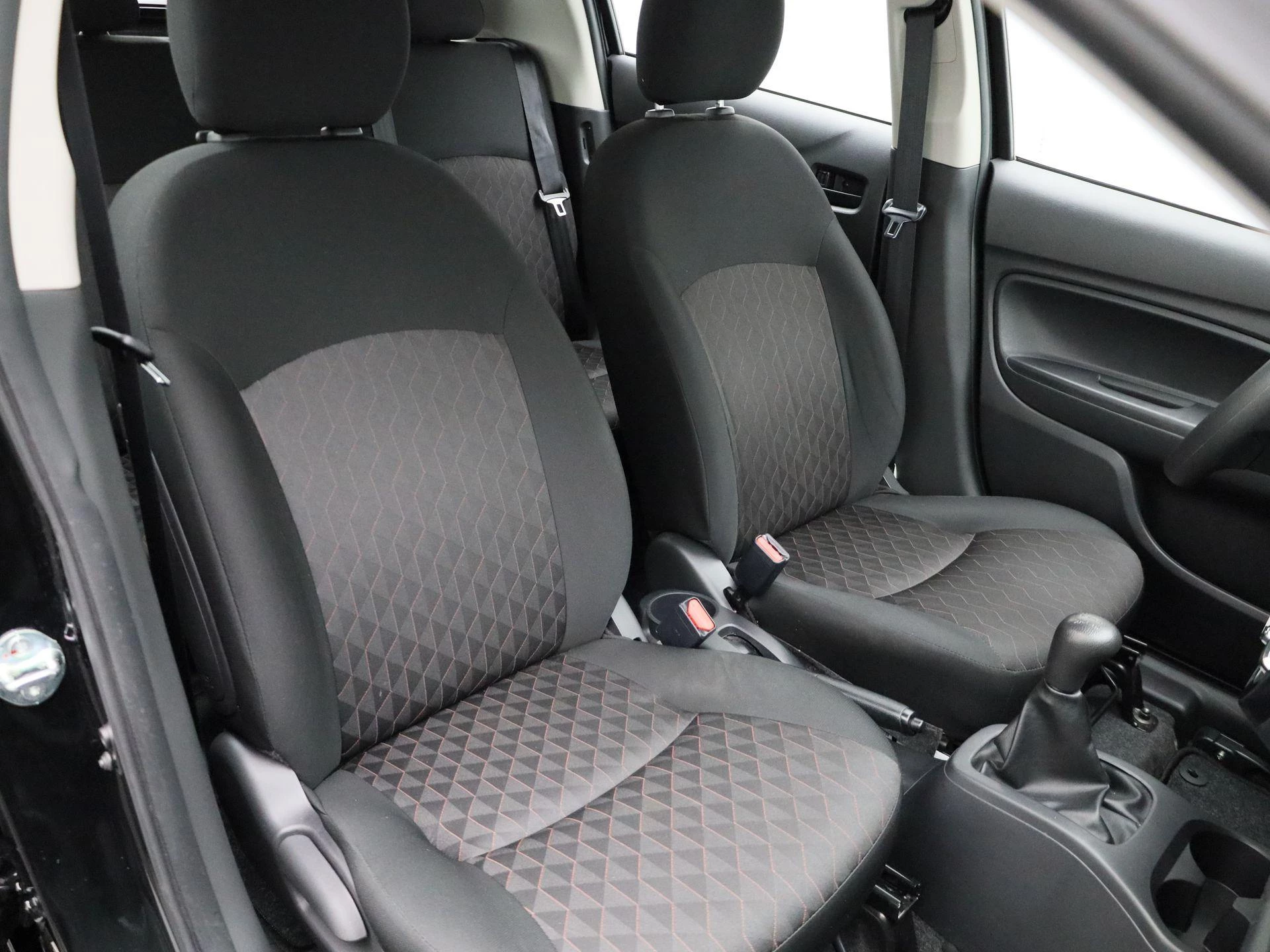 Mitsubishi-Space Star-image-27