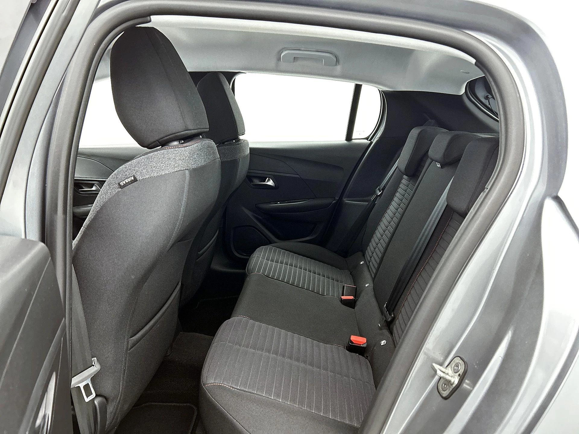 Peugeot-208-image-25