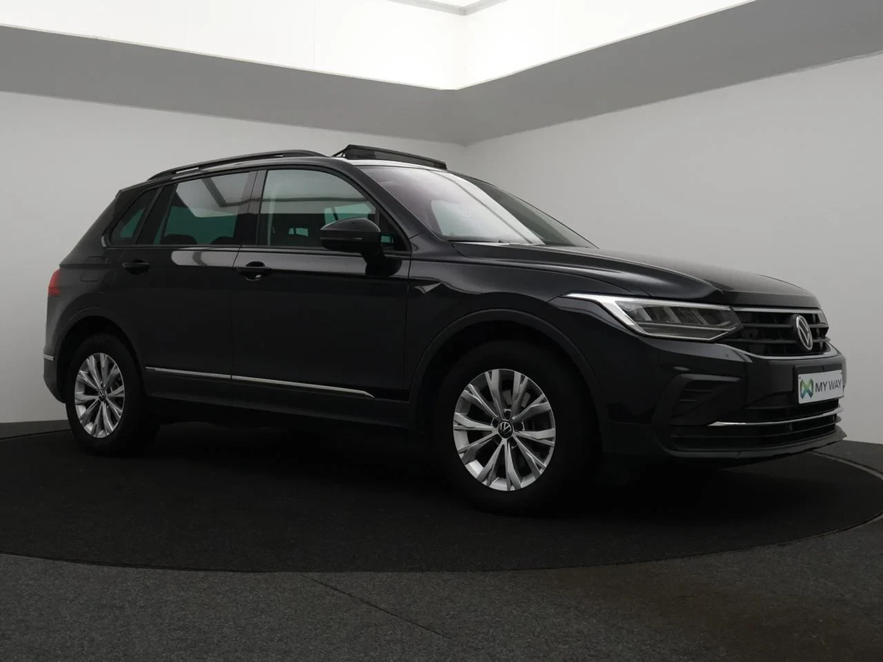 Volkswagen-Tiguan-image-0