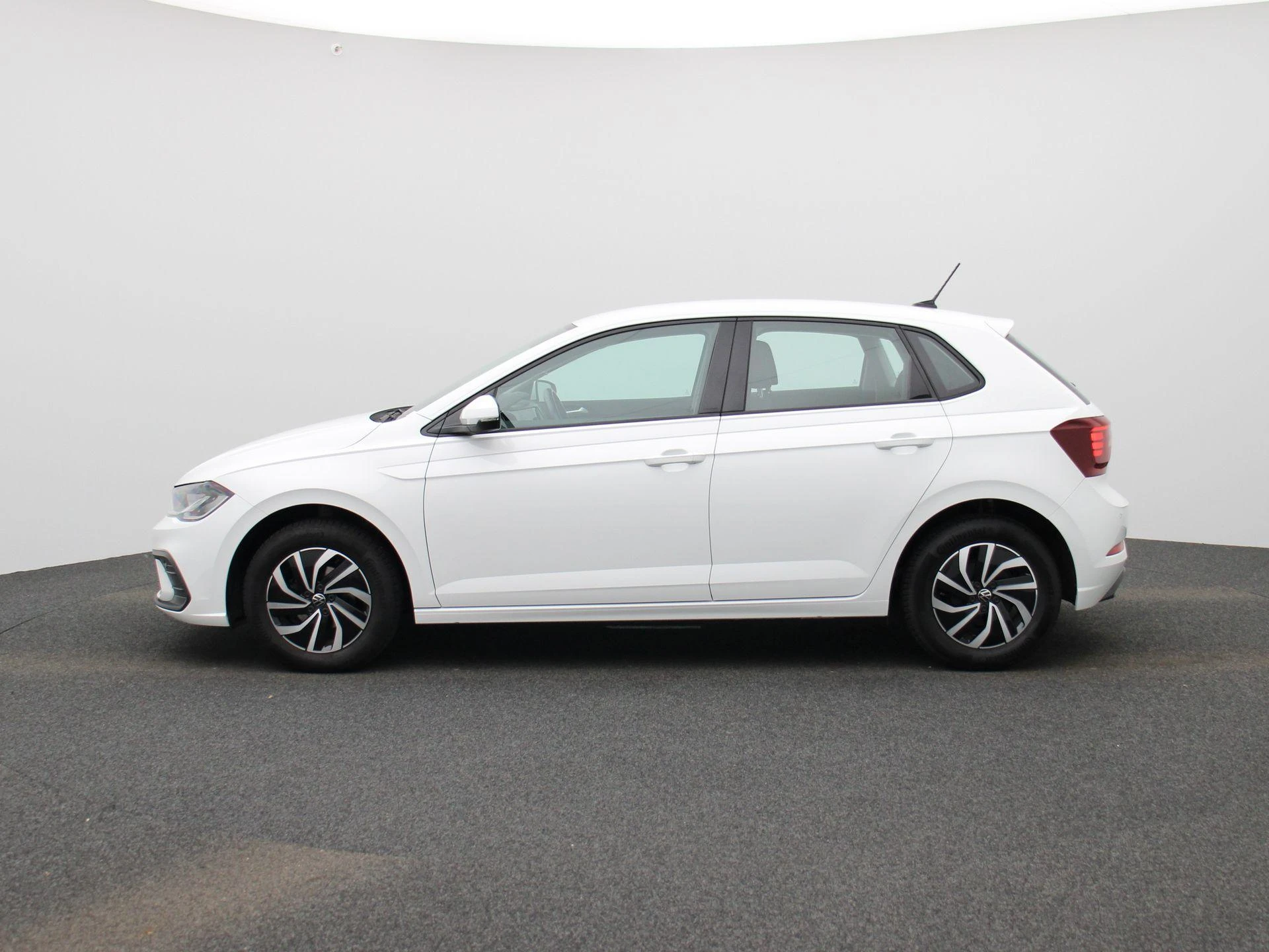 Volkswagen-Polo-image-4