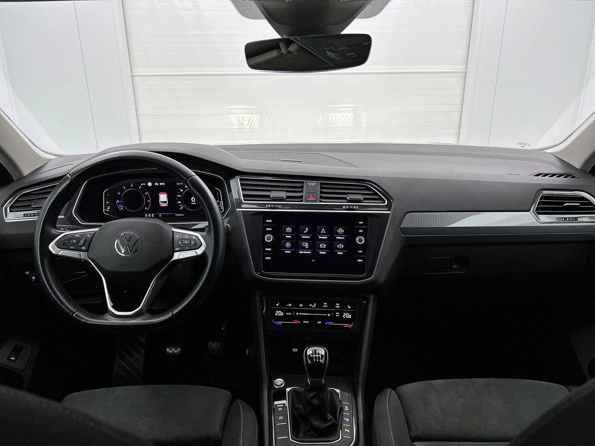 Volkswagen-Tiguan-image-20