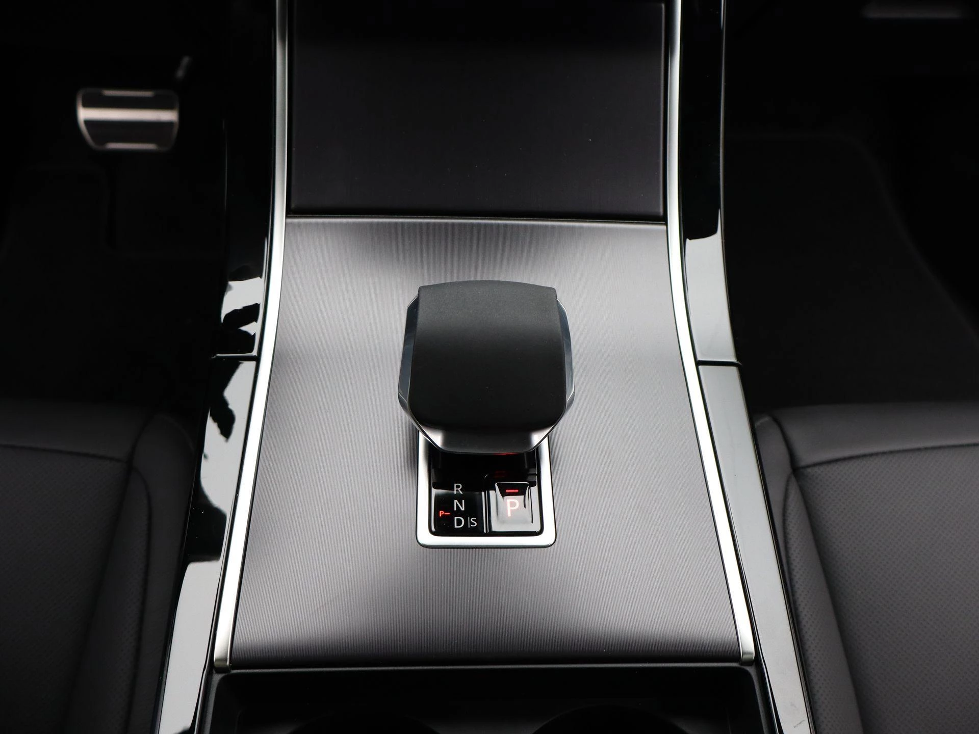 Land Rover-Range Rover Evoque-image-9