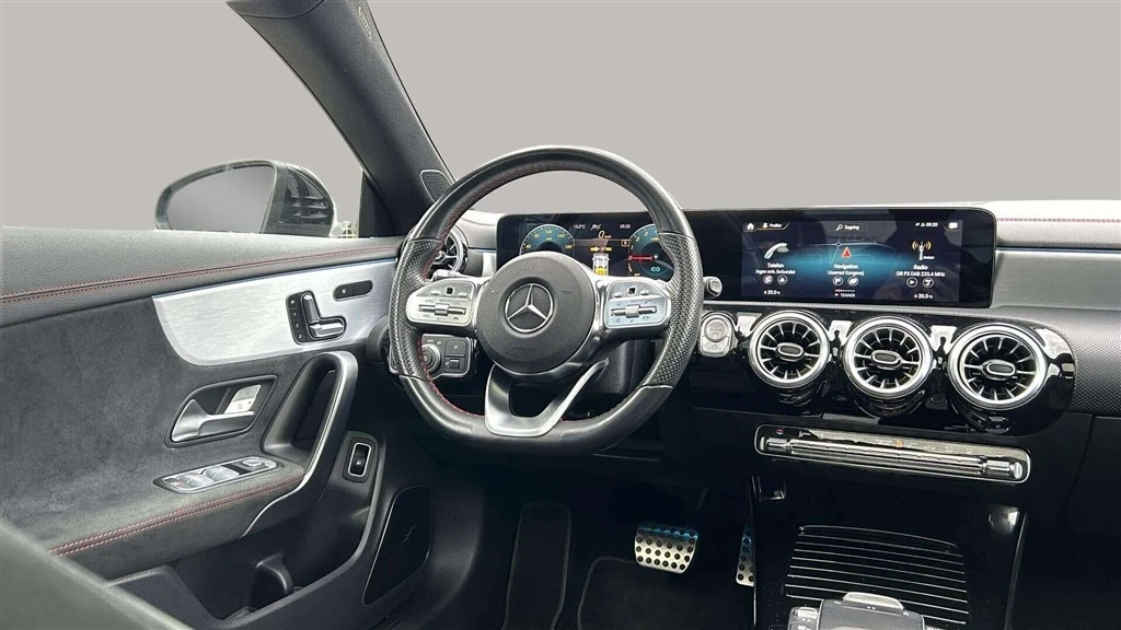 Mercedes-Benz-CLA-image-29