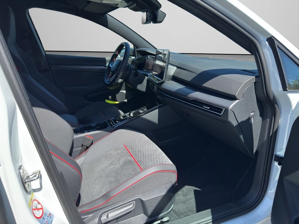 Volkswagen-Golf-image-7