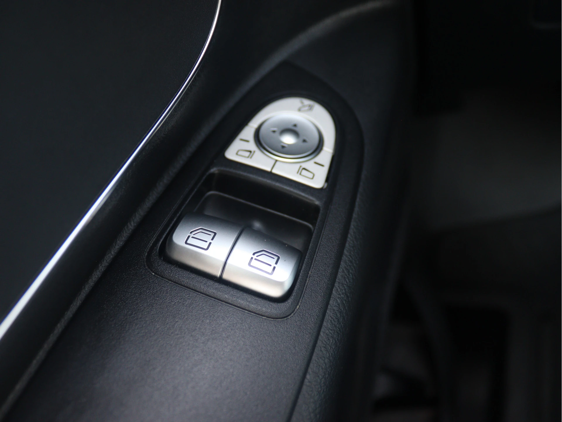 Mercedes-Benz-Vito-image-4
