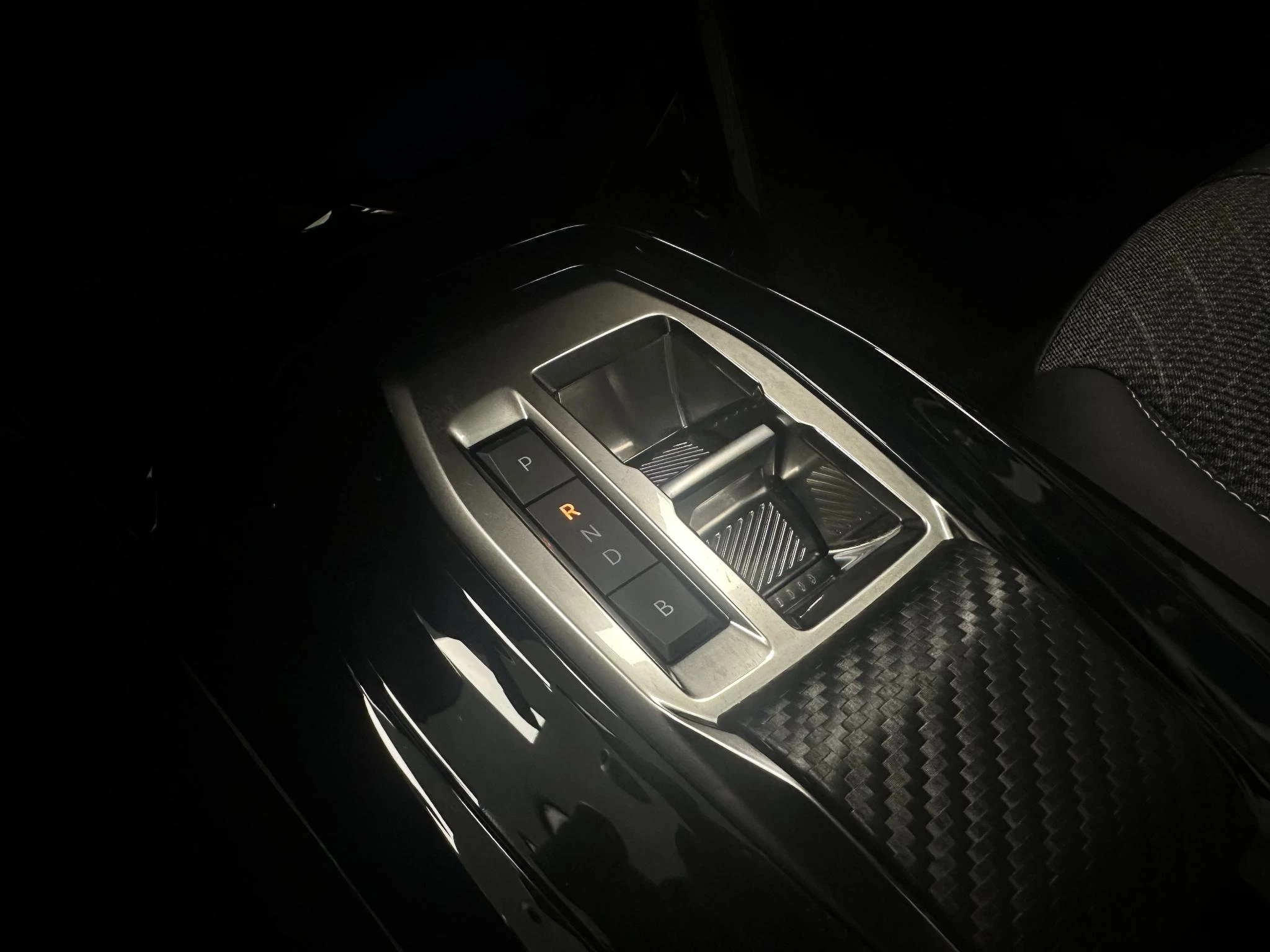 Peugeot-e-2008-image-15