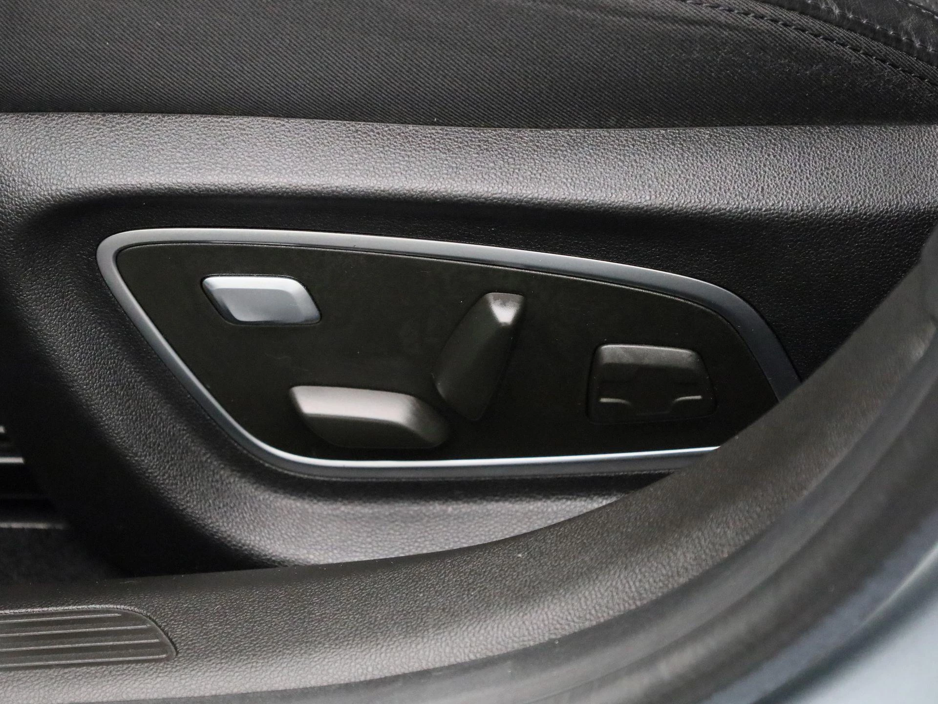 Renault-Megane E-Tech-image-31