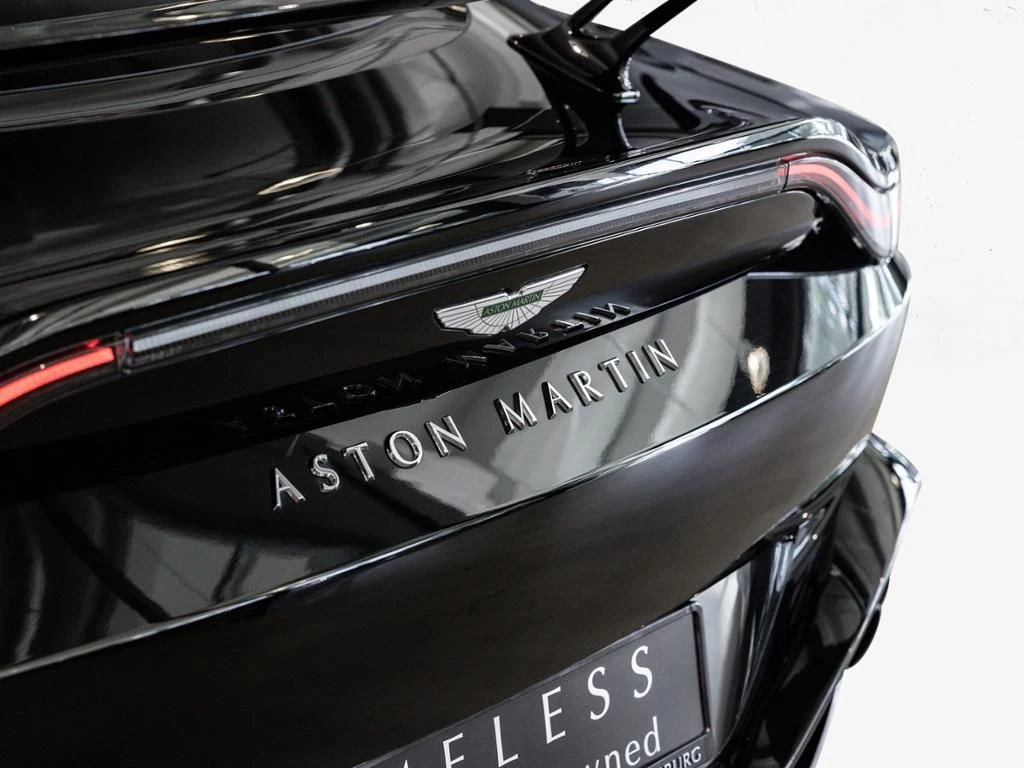 Aston Martin-V8 Vantage-image-18