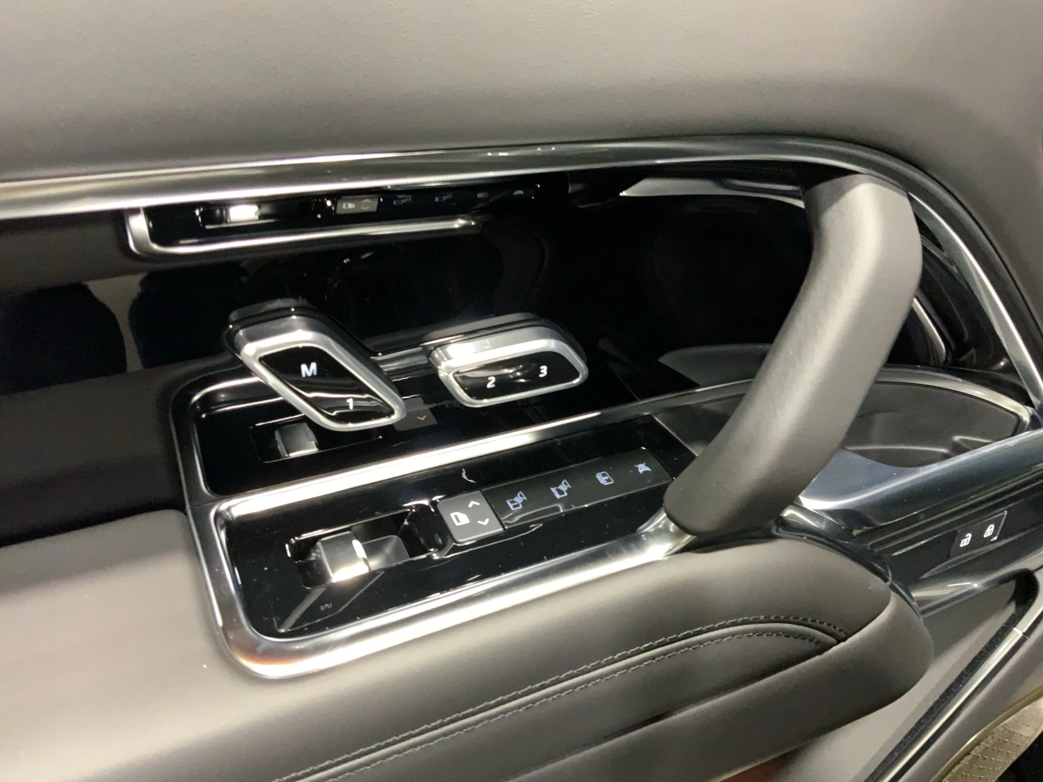 Land Rover-Range Rover-image-20