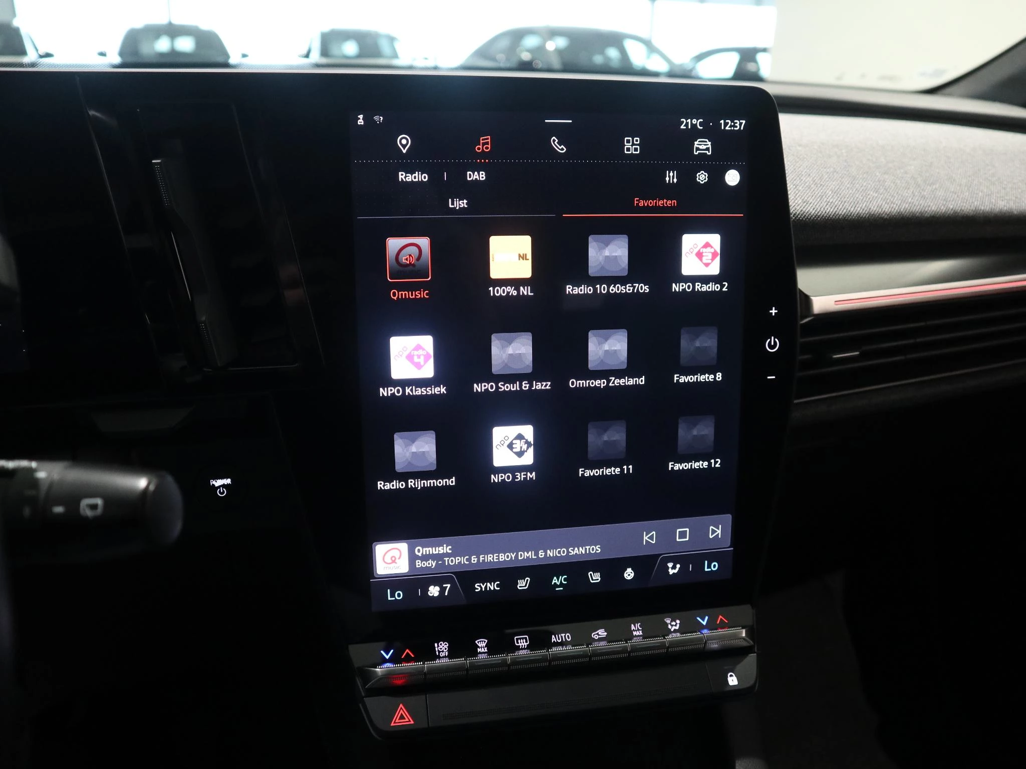 Renault-Megane E-Tech-image-18