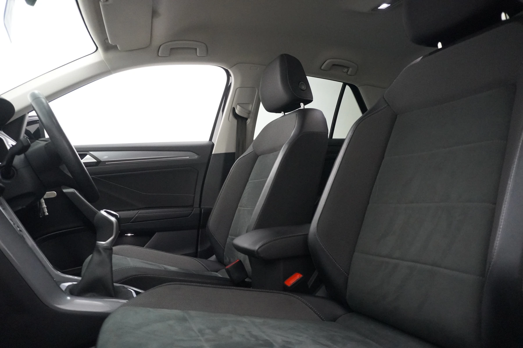 Volkswagen-T-Roc-image-10