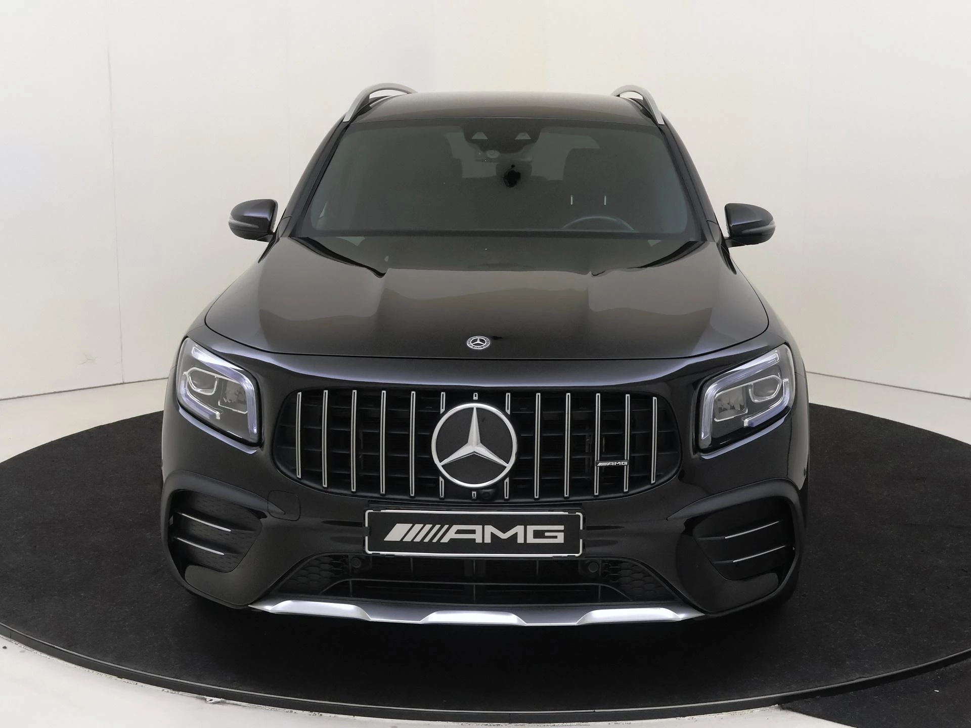 Mercedes-Benz-GLB-image-5