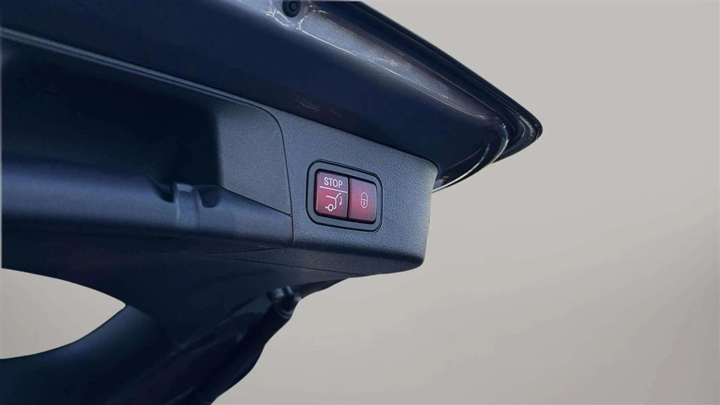 Mercedes-Benz-EQB-image-25