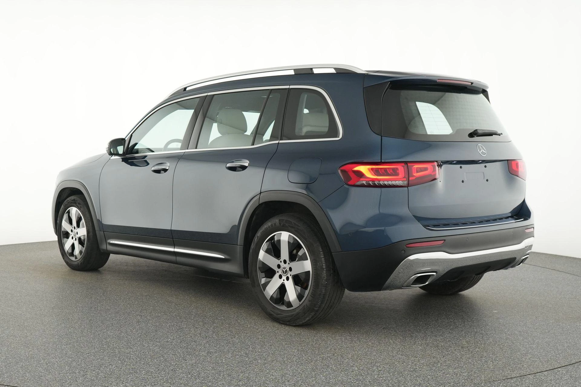 Mercedes-Benz-GLB-image-2