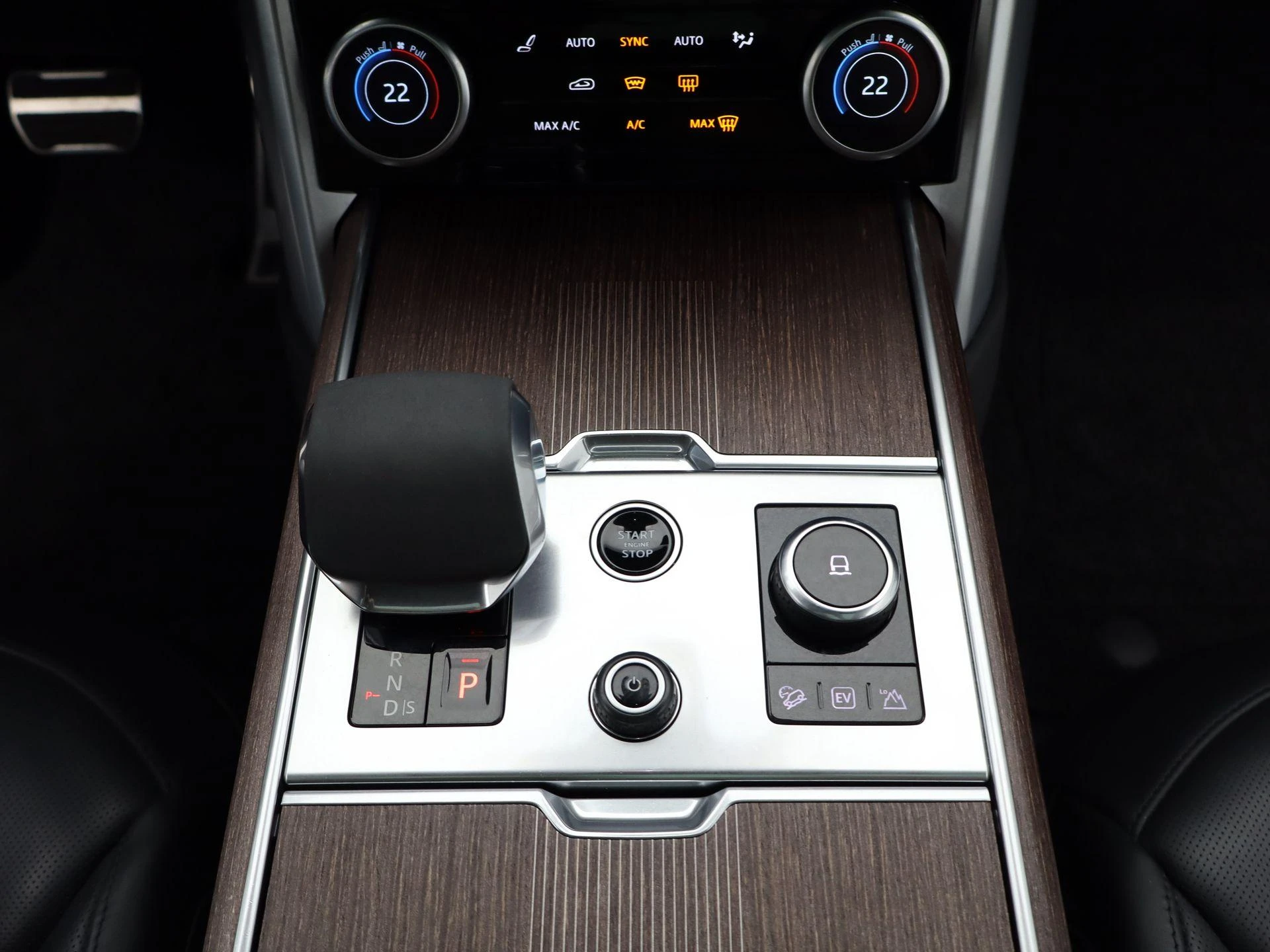 Land Rover-Range Rover-image-12