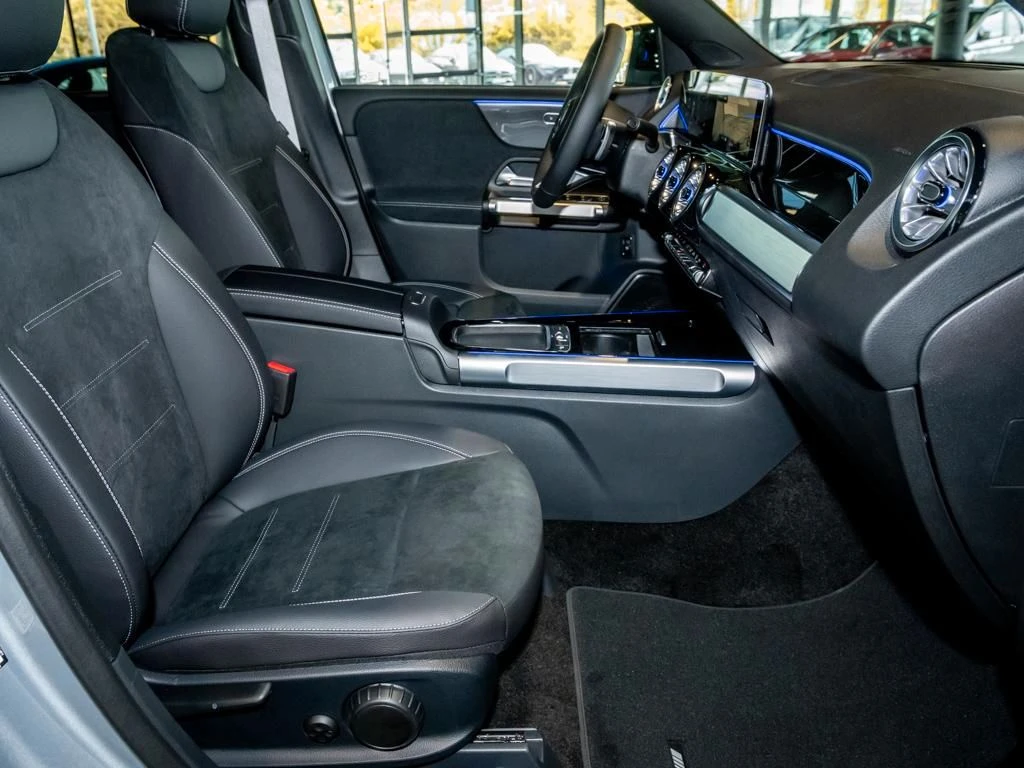 Mercedes-Benz-GLB 200 d-image-10