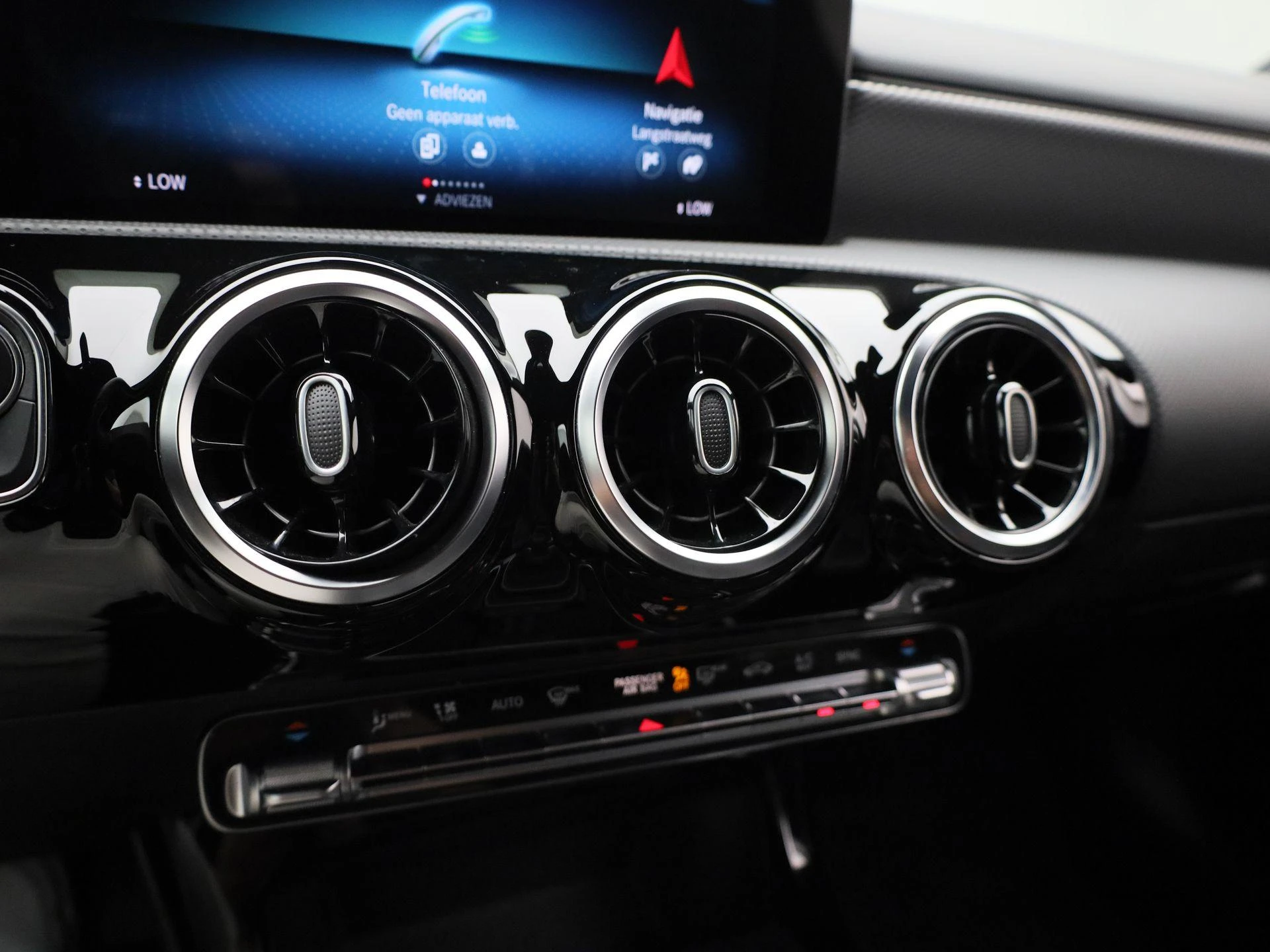 Mercedes-Benz-CLA-image-28