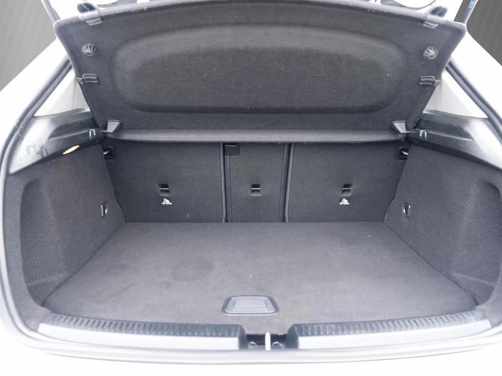 Mercedes-Benz A-Klasse 250 e AMG Line /Navi/RFK/GRA/LED