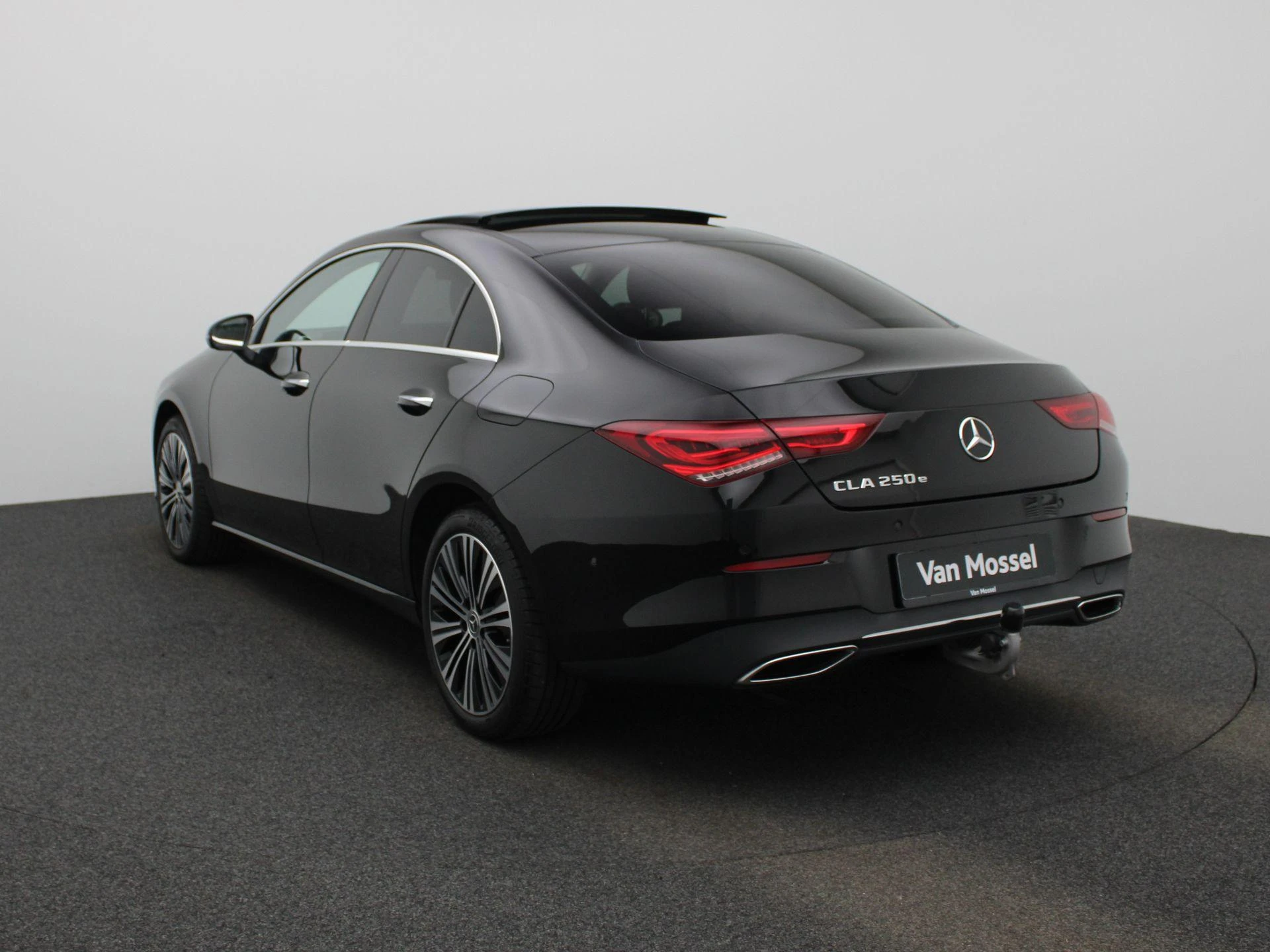 Mercedes-Benz-CLA-image-1