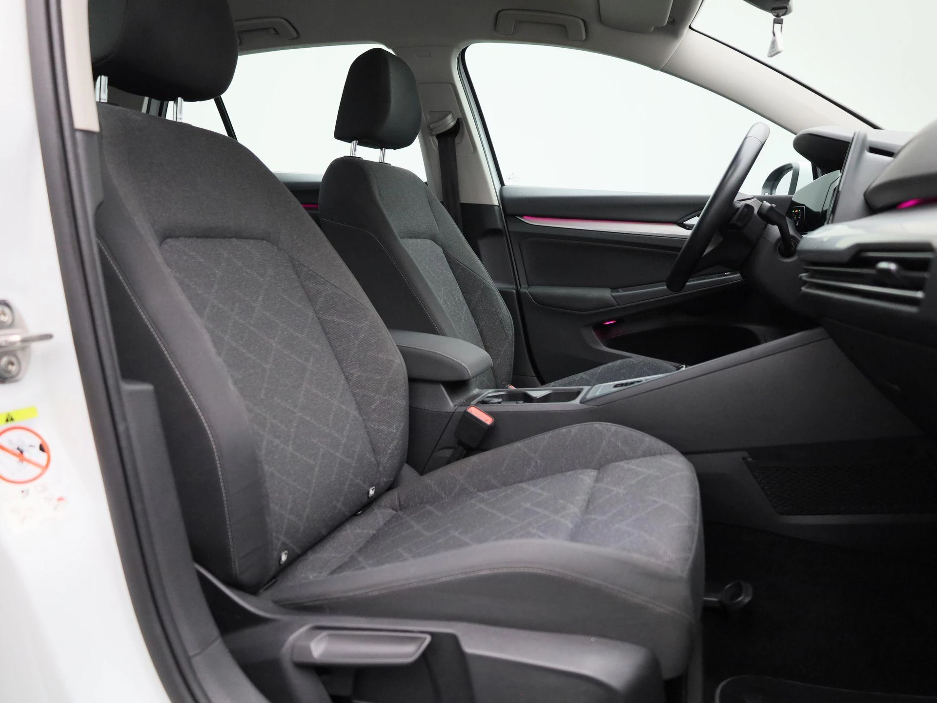 Volkswagen-Golf-image-33