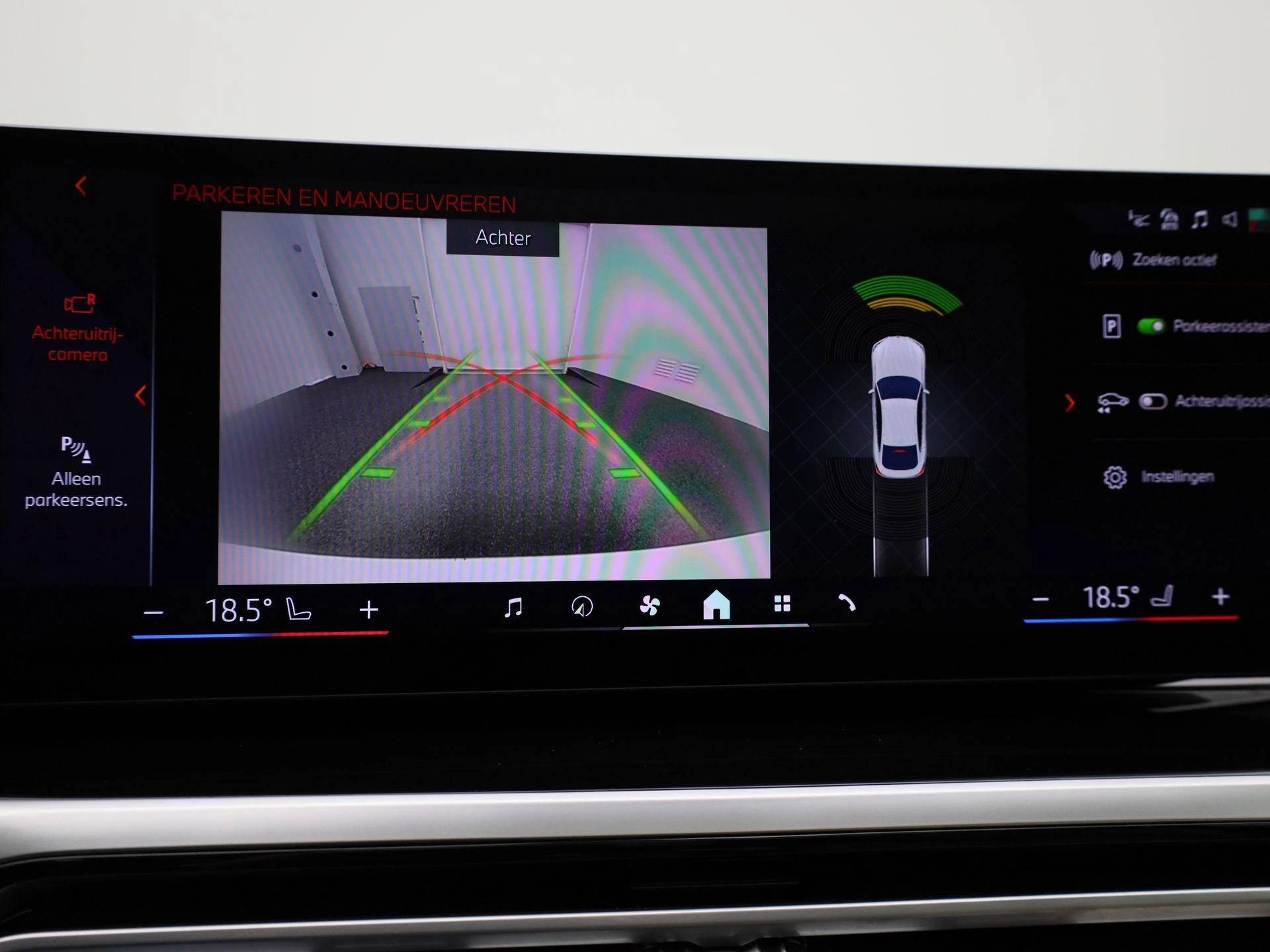 BMW-i4-image-26