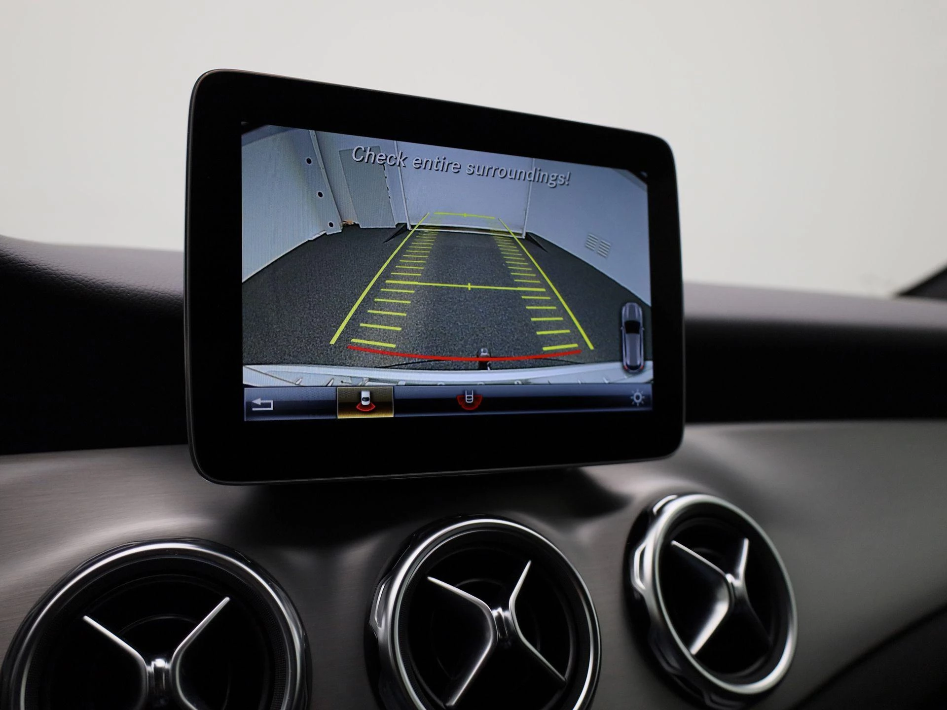 Mercedes-Benz-GLA-image-30