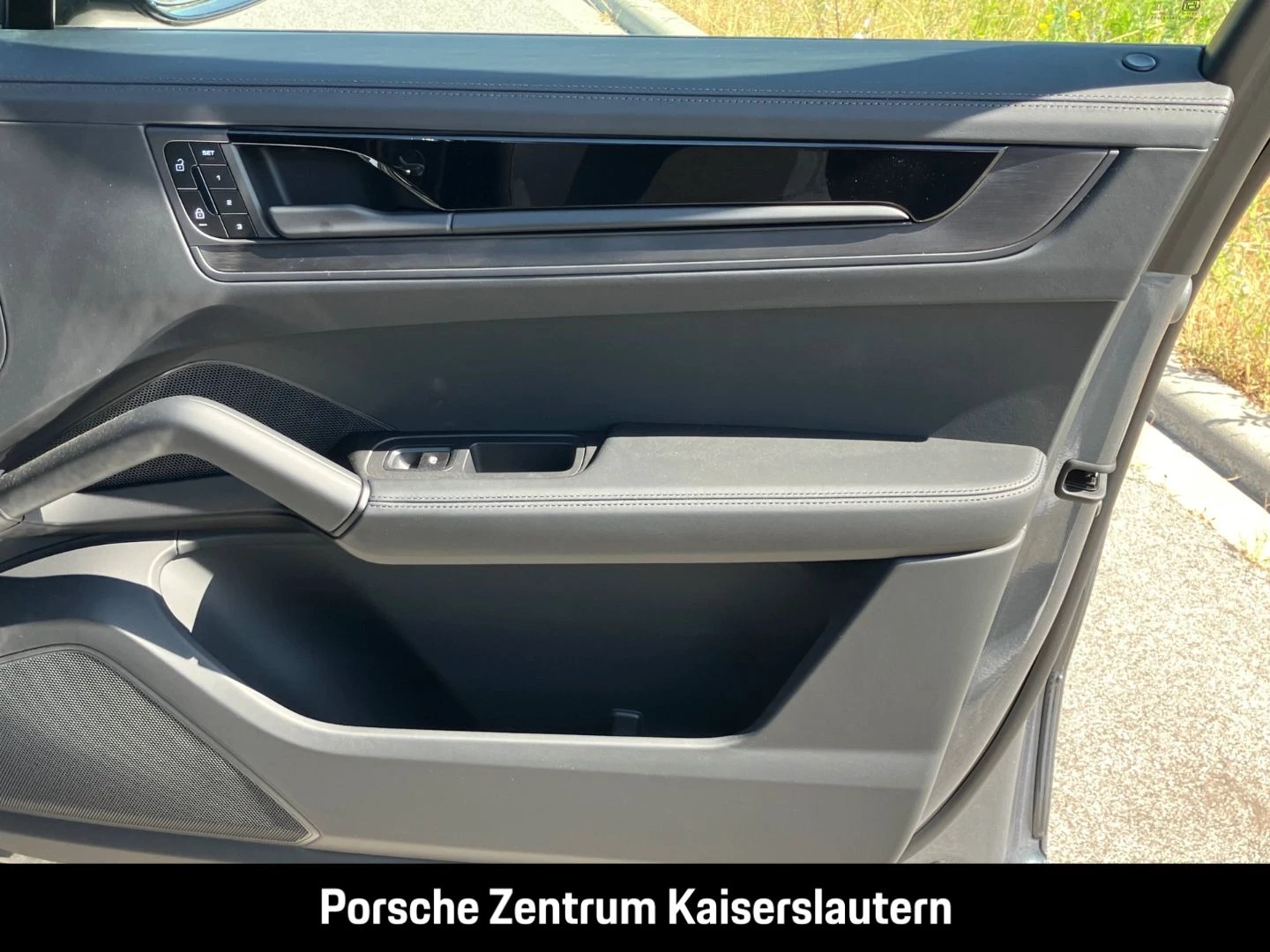 Porsche-Cayenne-image-27