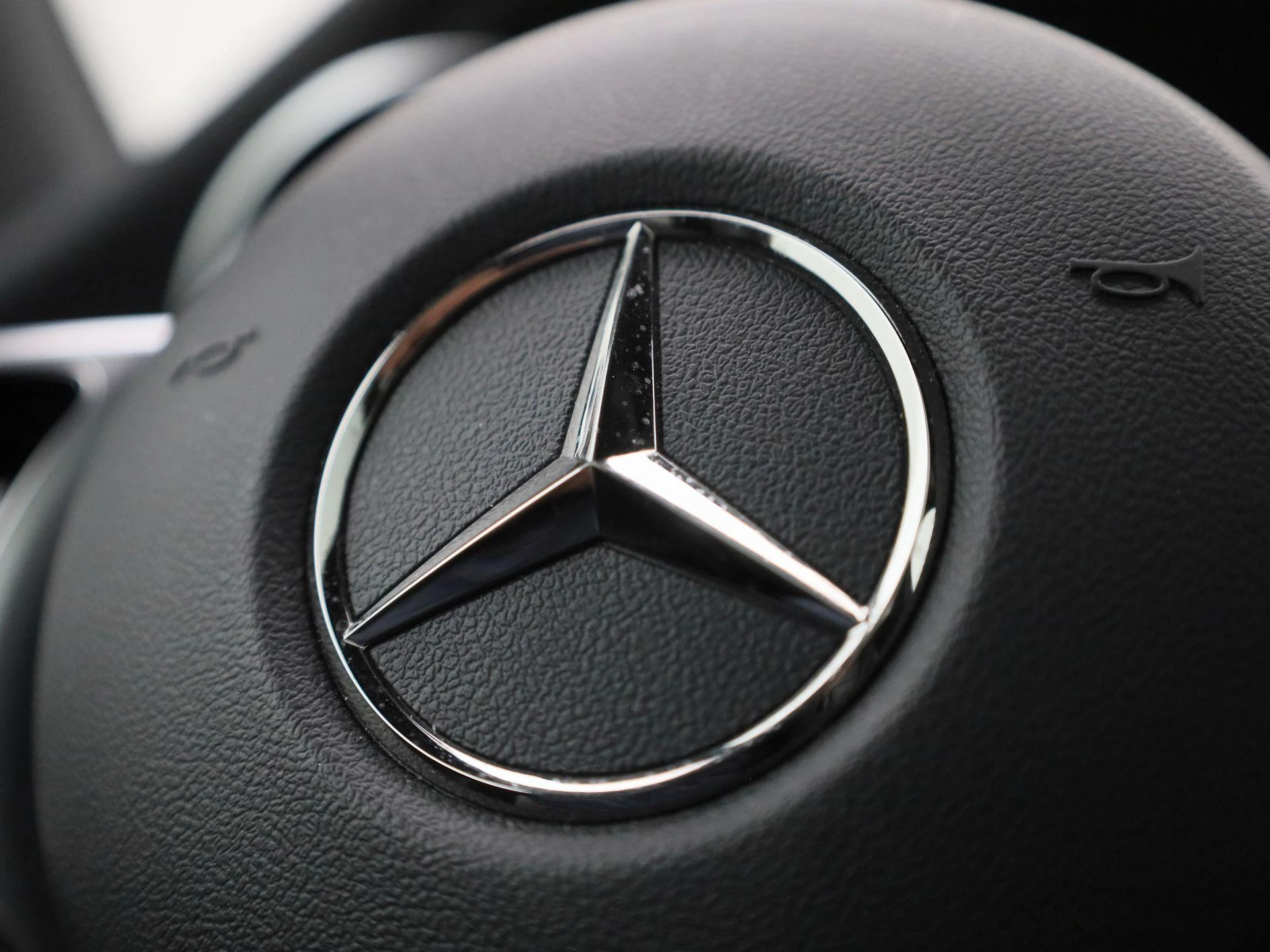 Mercedes-Benz-GLC-image-32