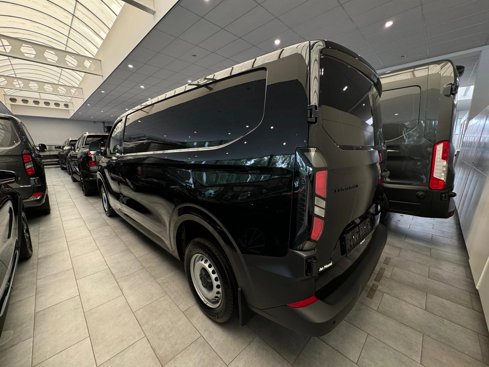 Ford-Transit Custom-image-3