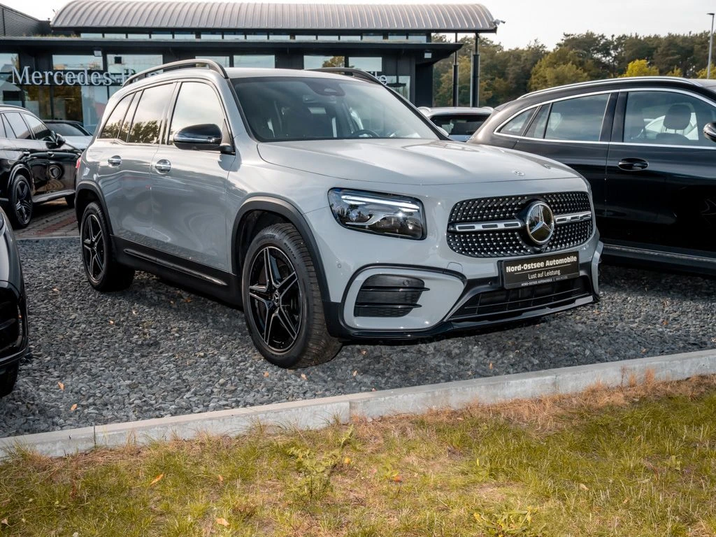 Mercedes-Benz-GLB 200 d-image-4