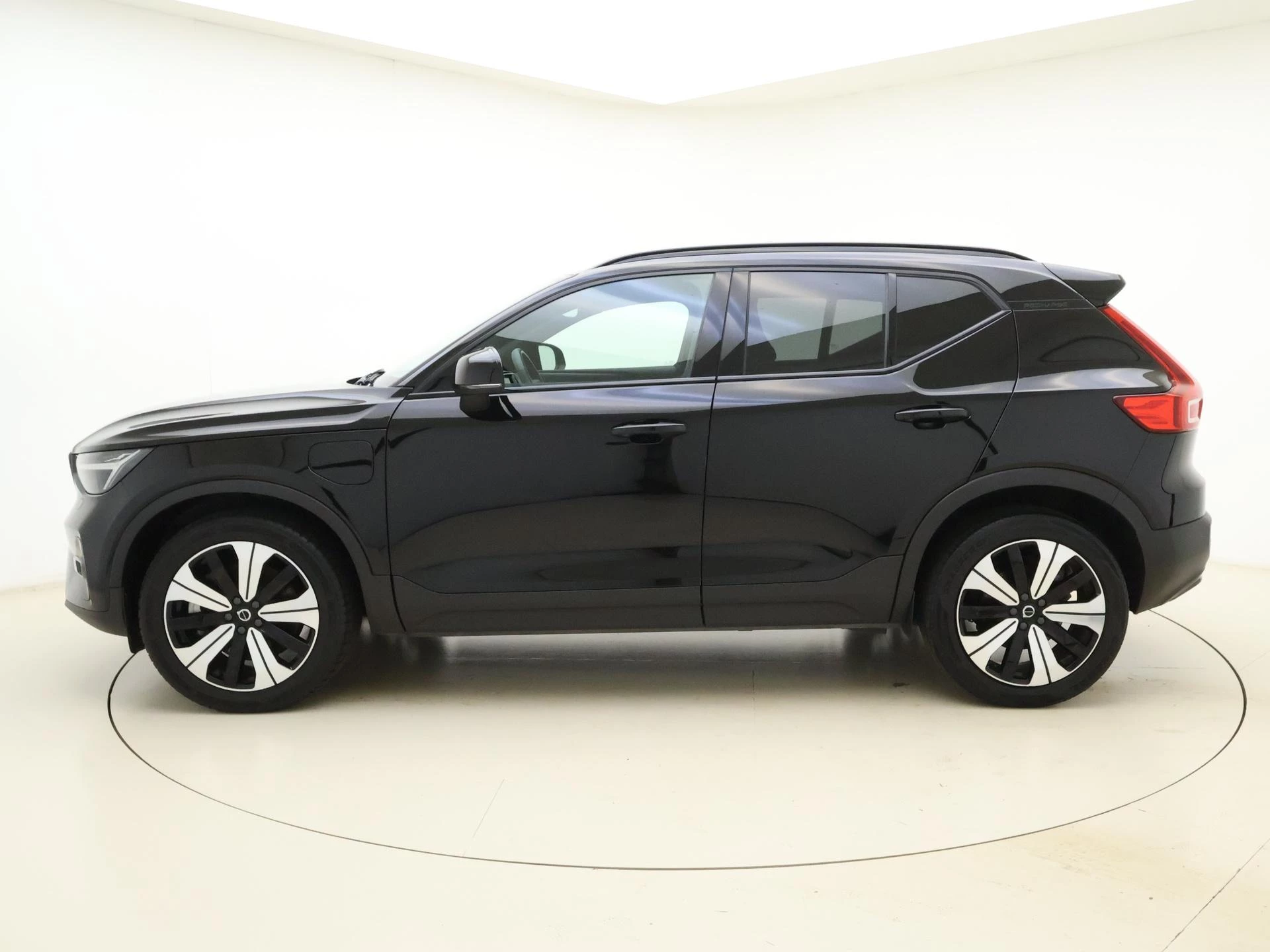 Volvo-XC40-image-1