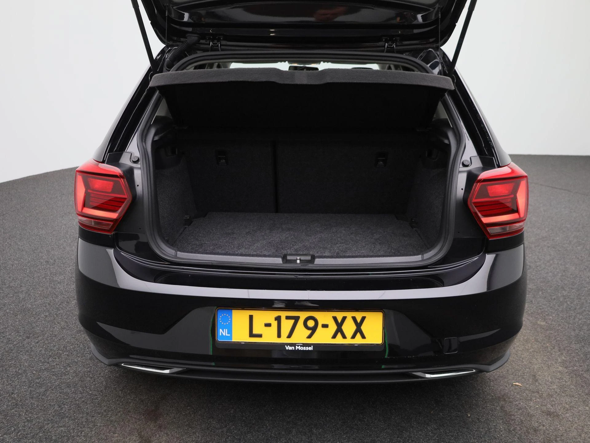 Volkswagen-Polo-image-12