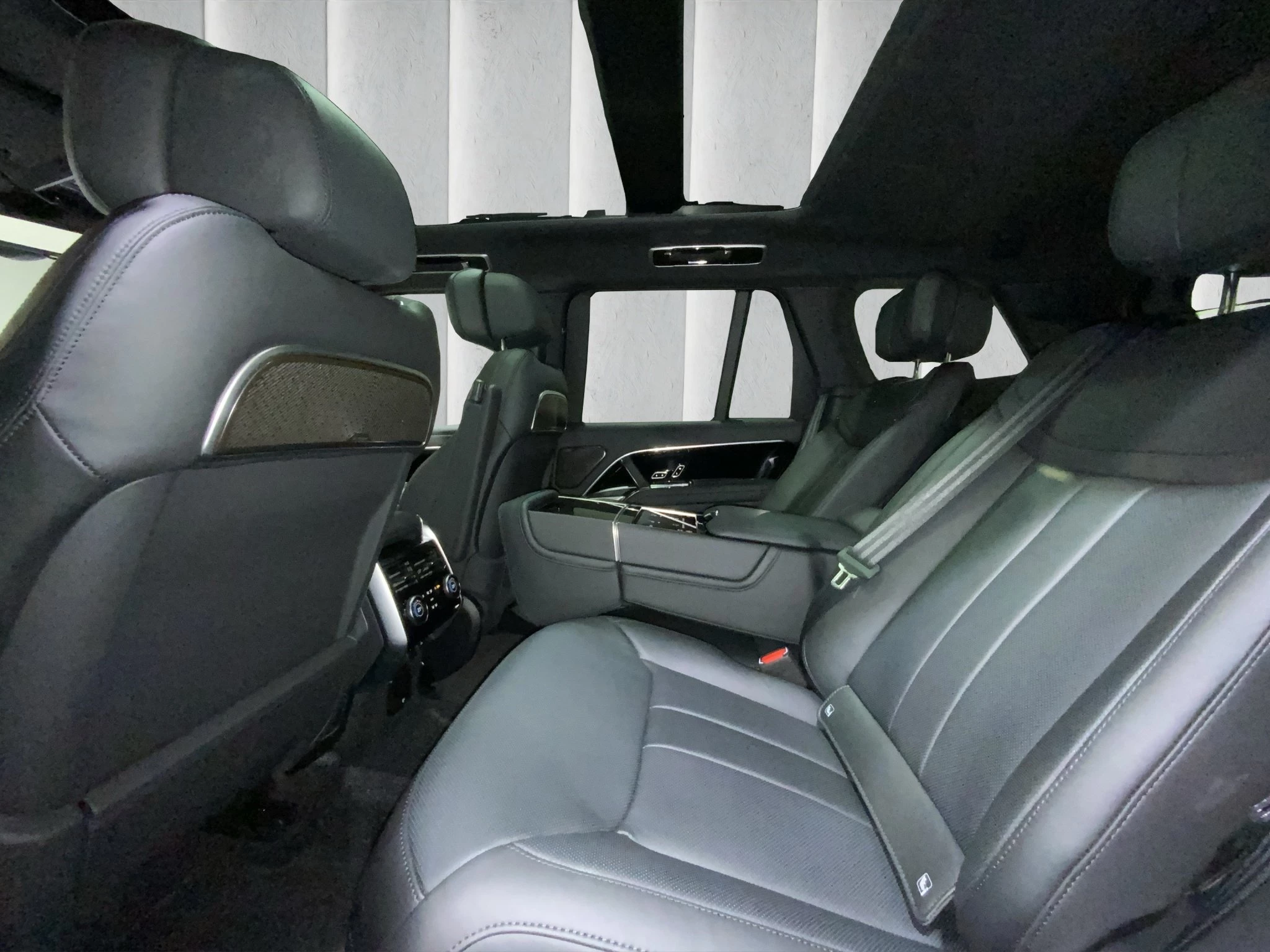 Land Rover Range Rover Autobiography 3.0 P550e Geländewagen. 405 kW. 5-türig