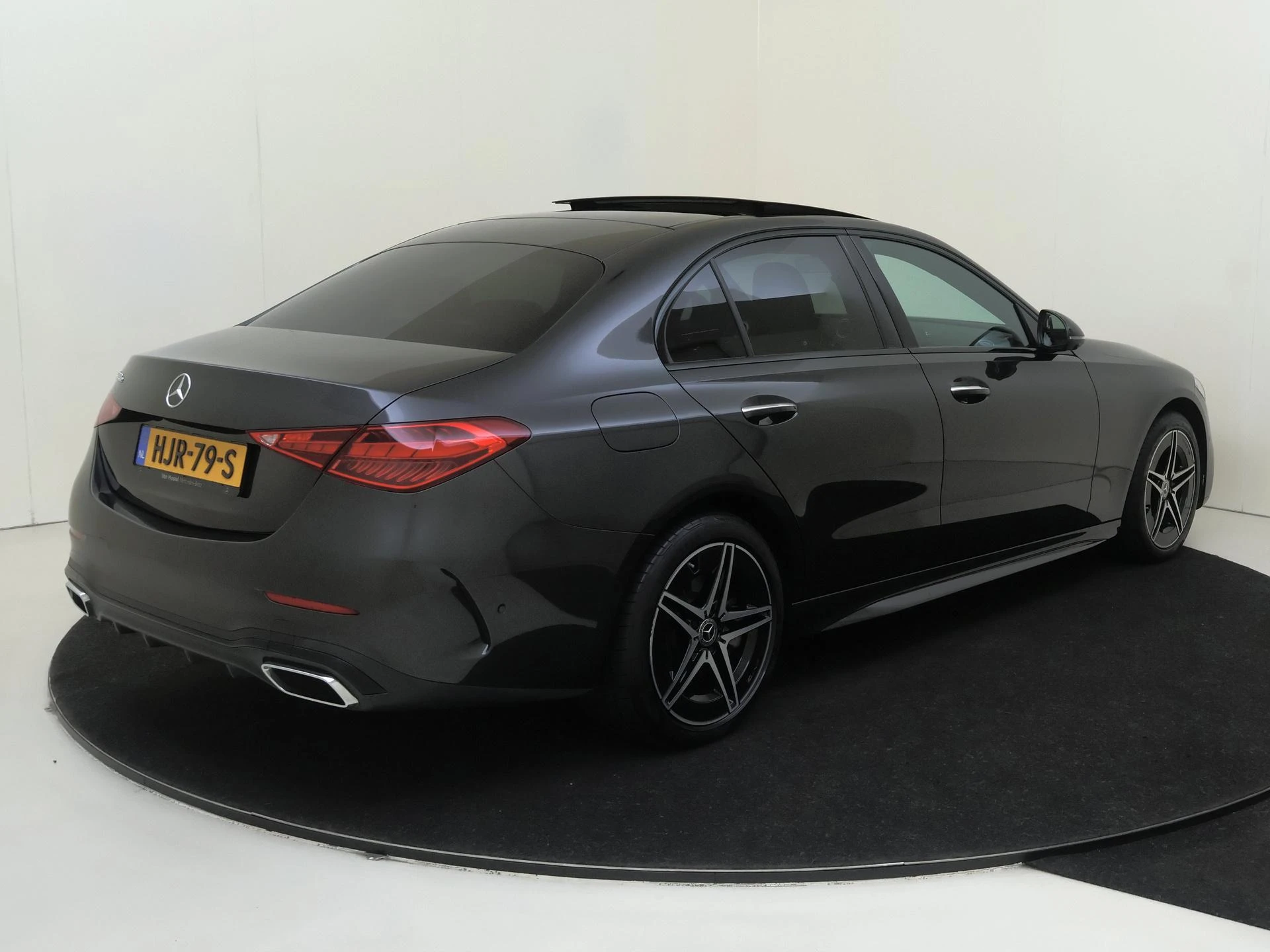 Mercedes-Benz-C-Klasse-image-3