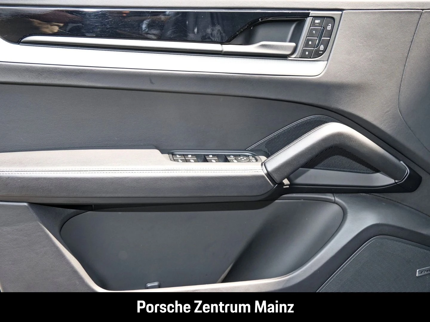 Porsche-Cayenne-image-27