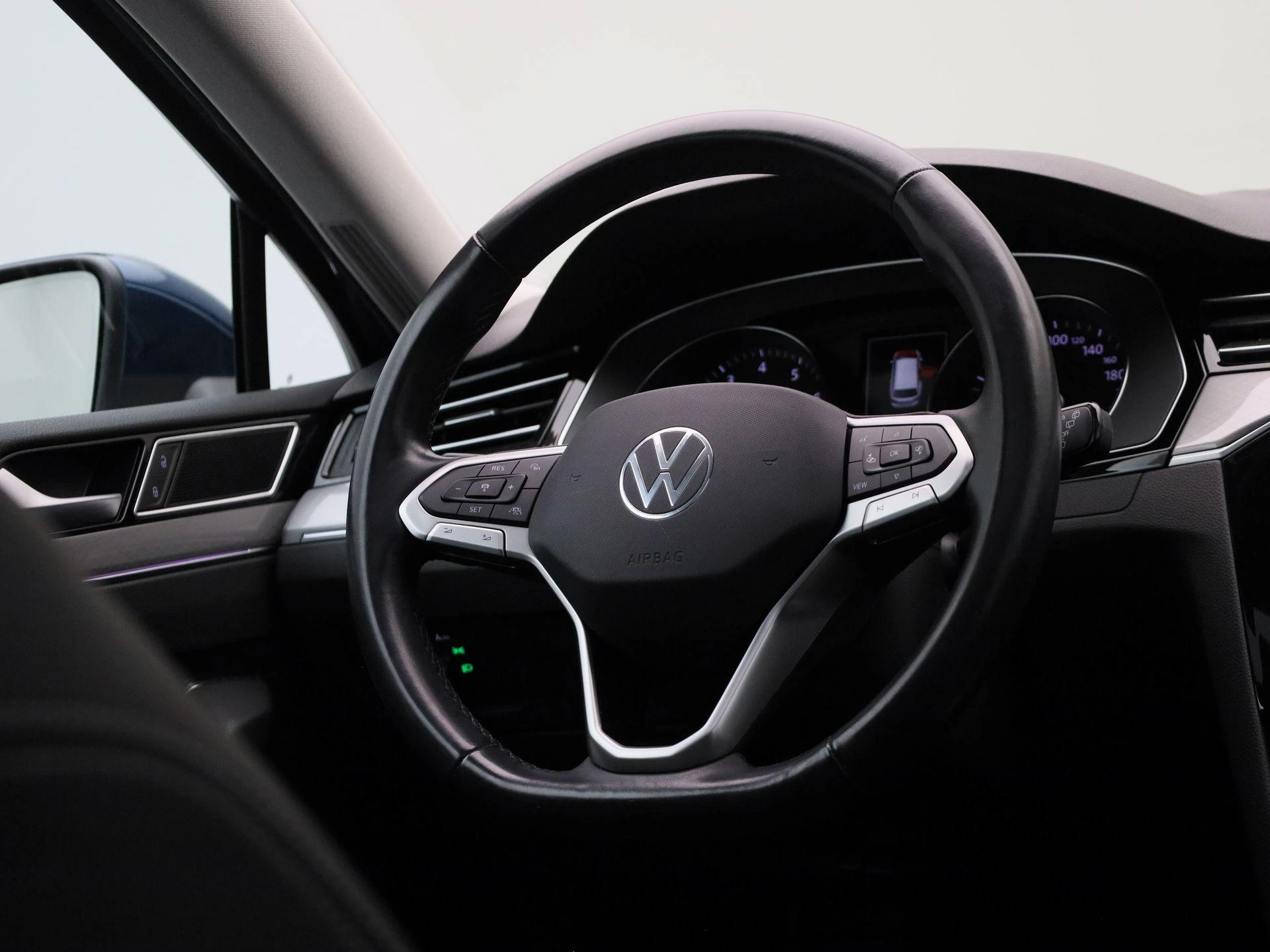 Volkswagen-Passat-image-40