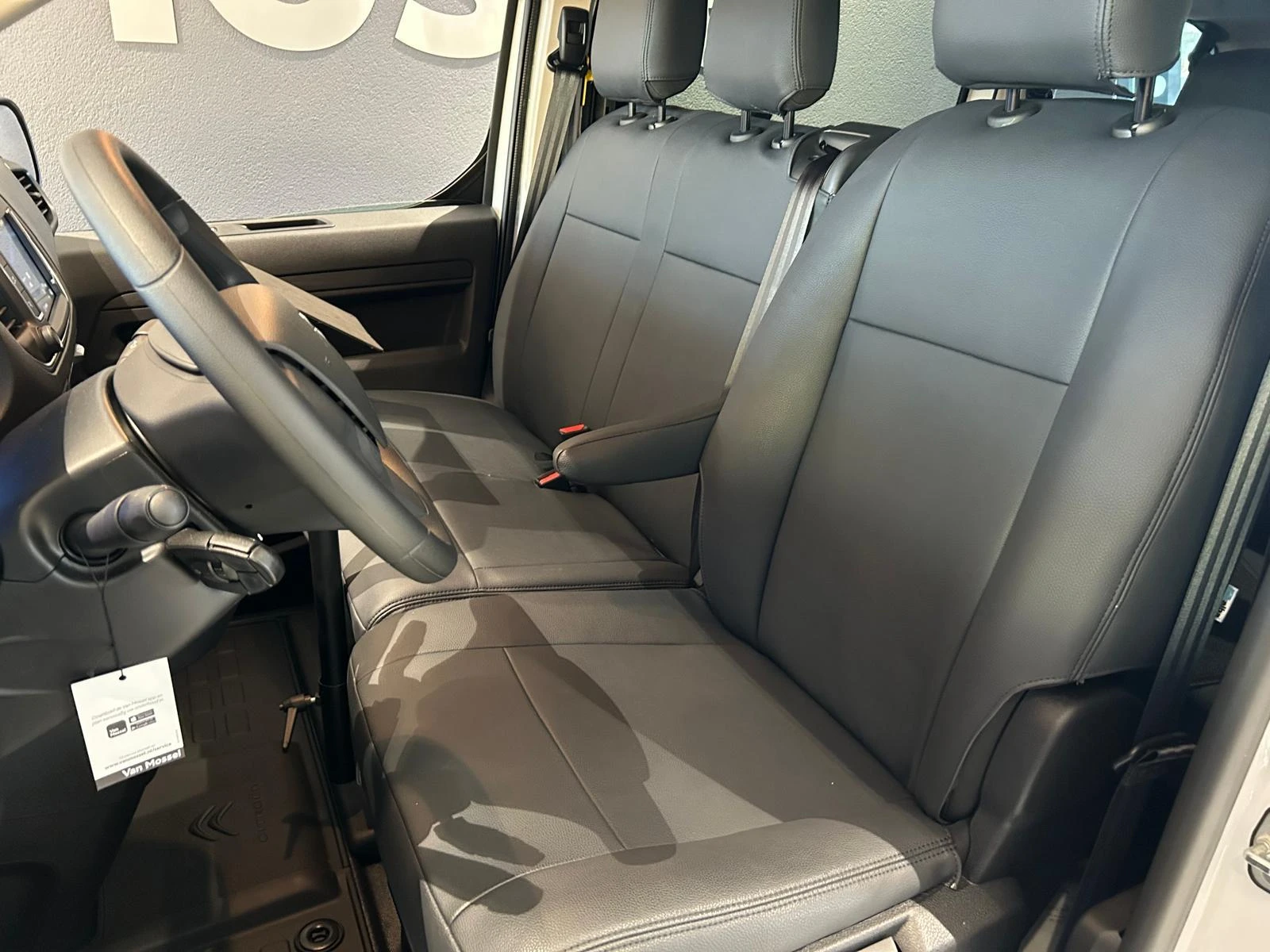 Citroën-ë-Jumpy-image-14