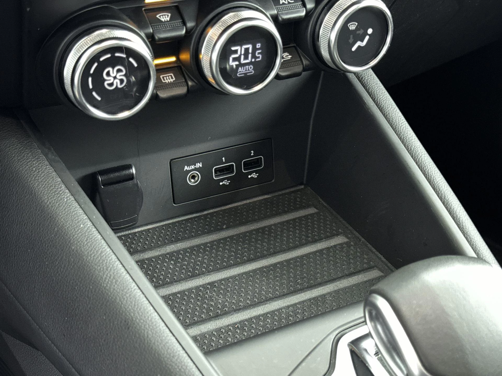 Renault-Captur-image-24