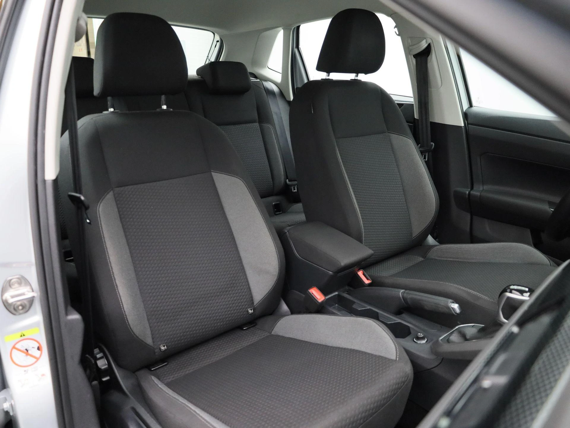 Volkswagen-Polo-image-30