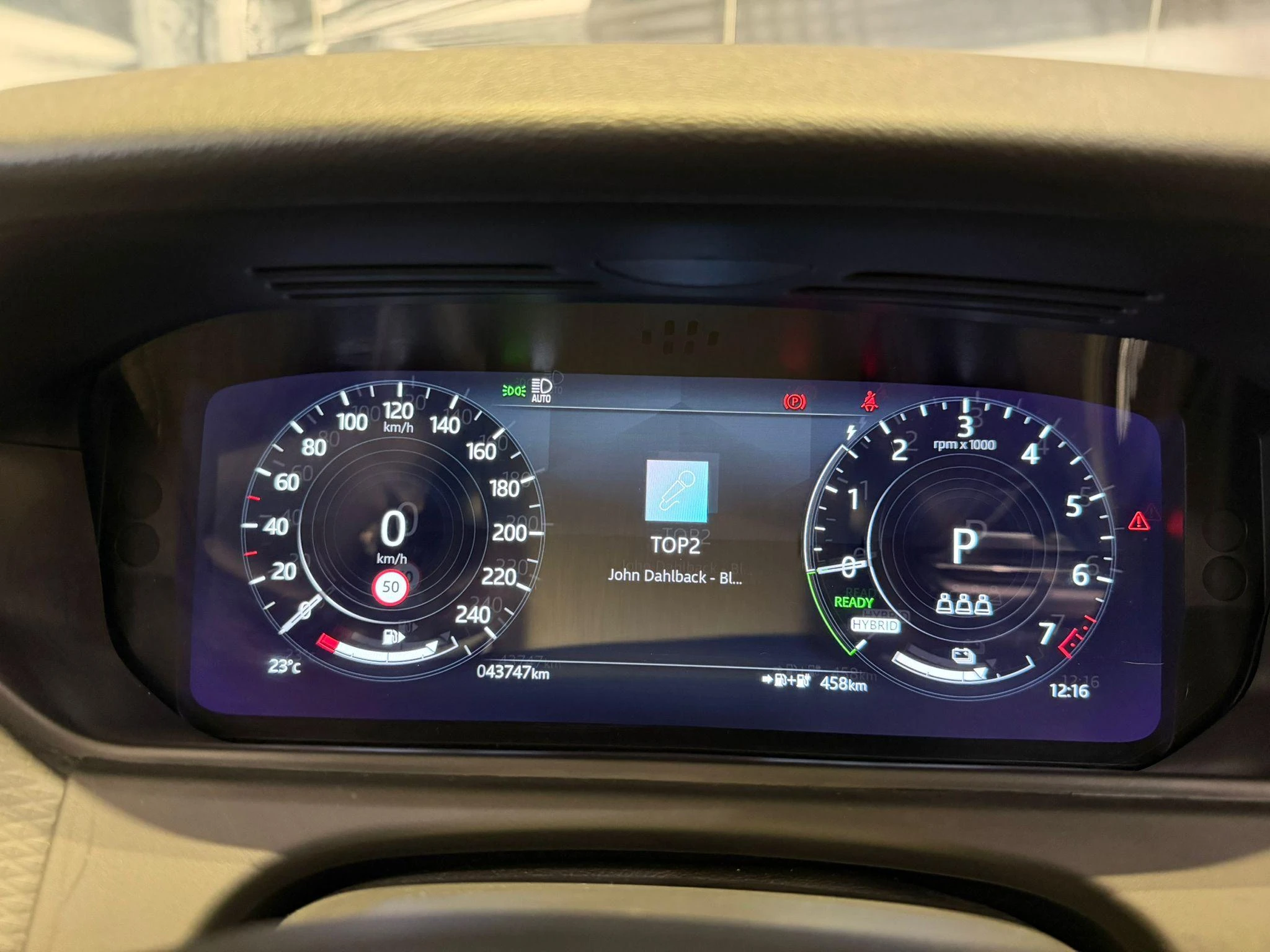 Land Rover-Range Rover Velar-image-13